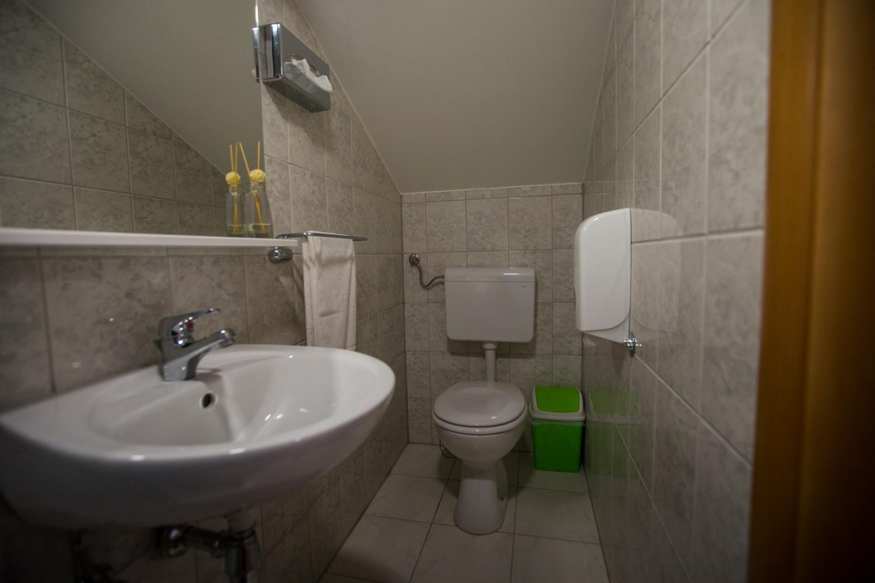 Twin Room With Bathroom photo 2