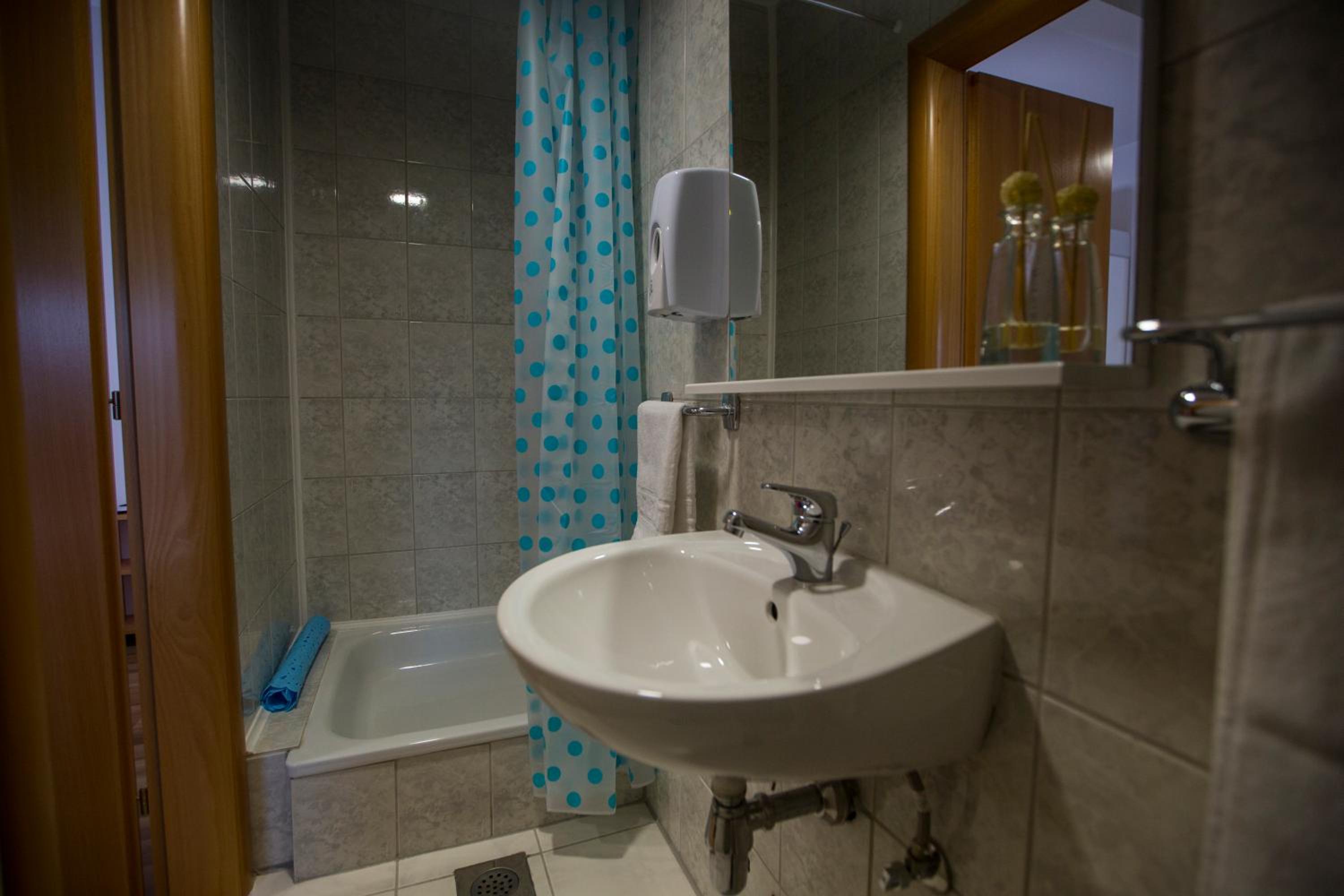 Single Room With Private Bathroom photo 2