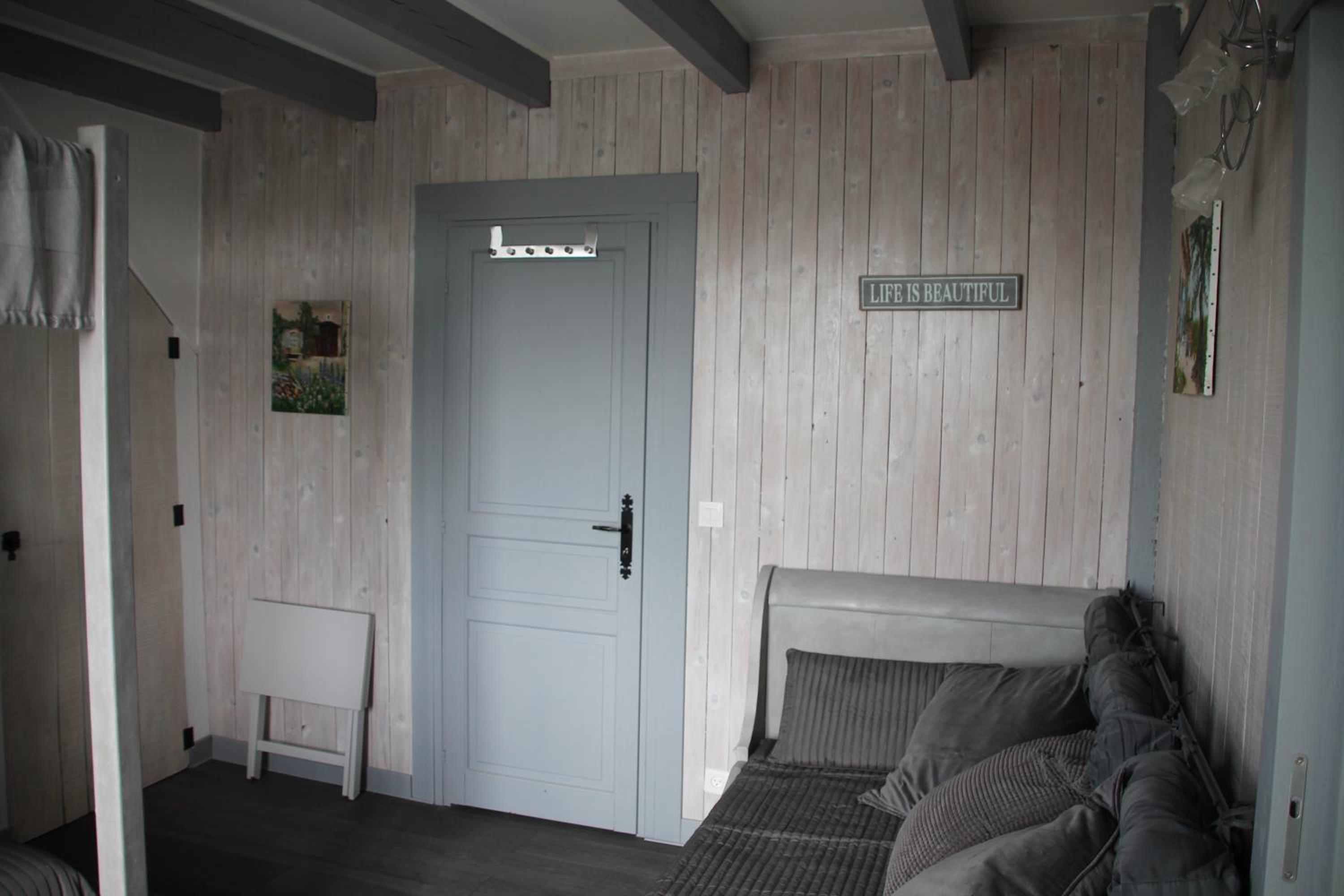 Family Room with Private Bathroom - Photo 6