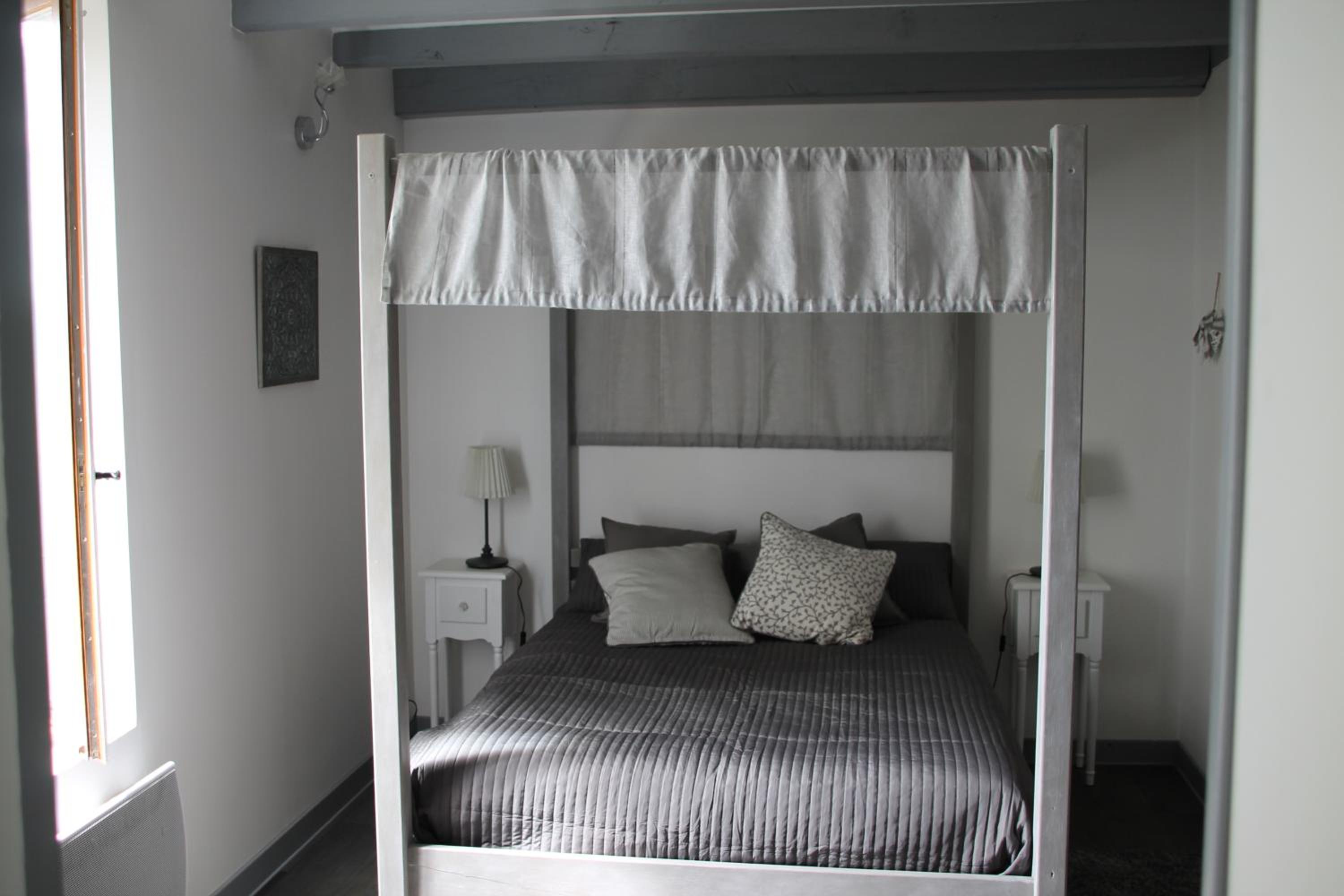Family Room with Private Bathroom - Photo 5