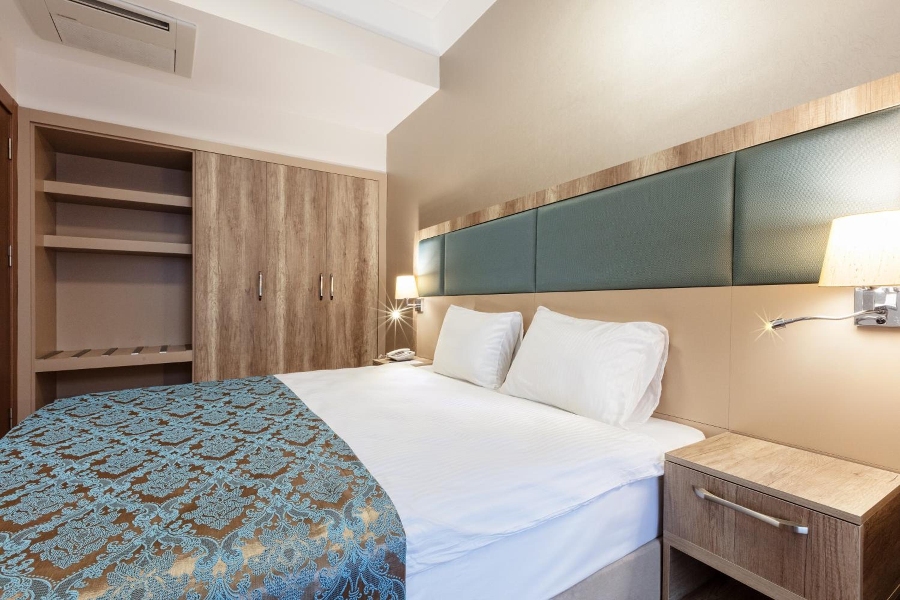 Standard Double or Twin Room photo 3