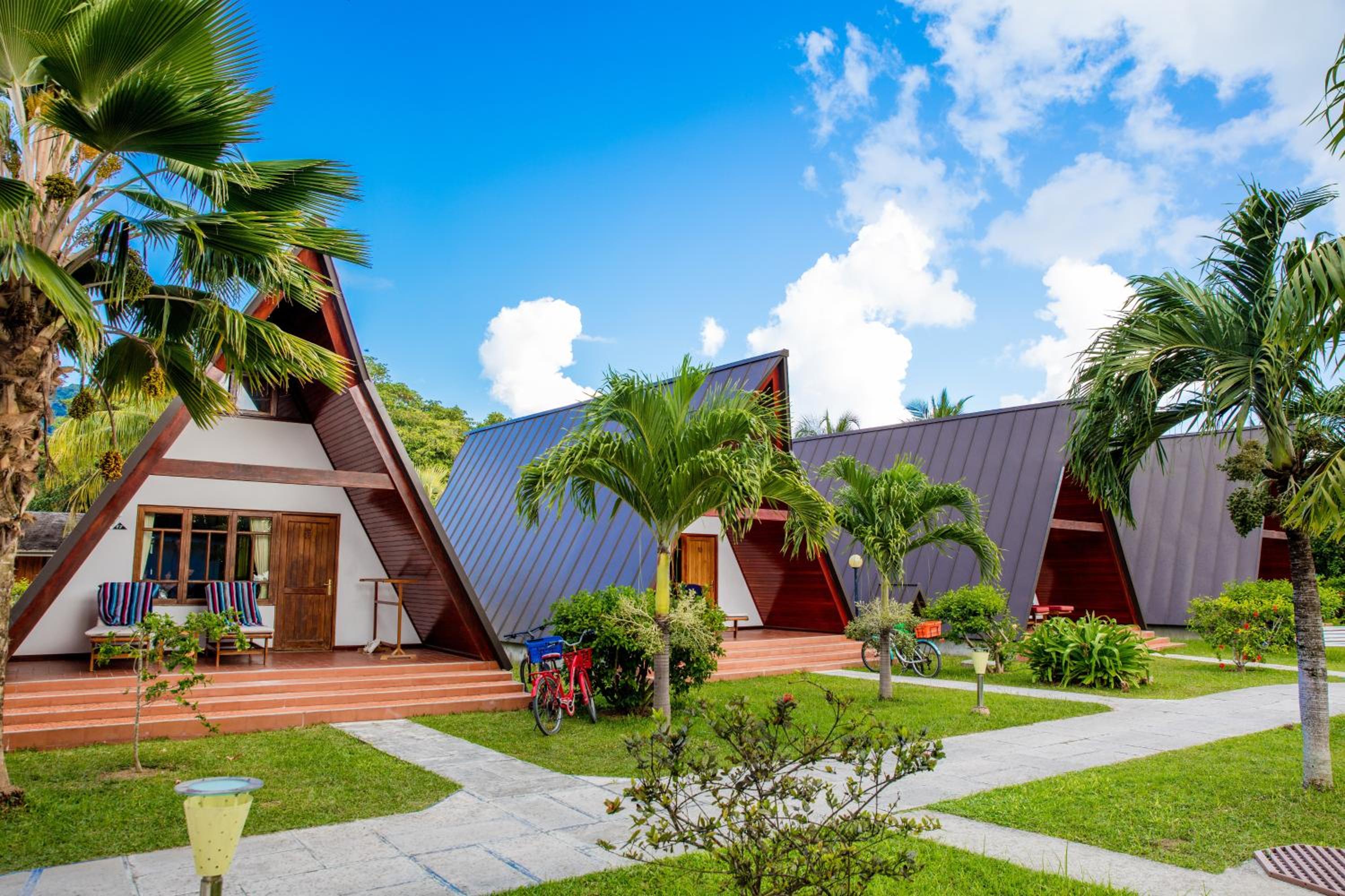 Beach Chalet - Photo 2