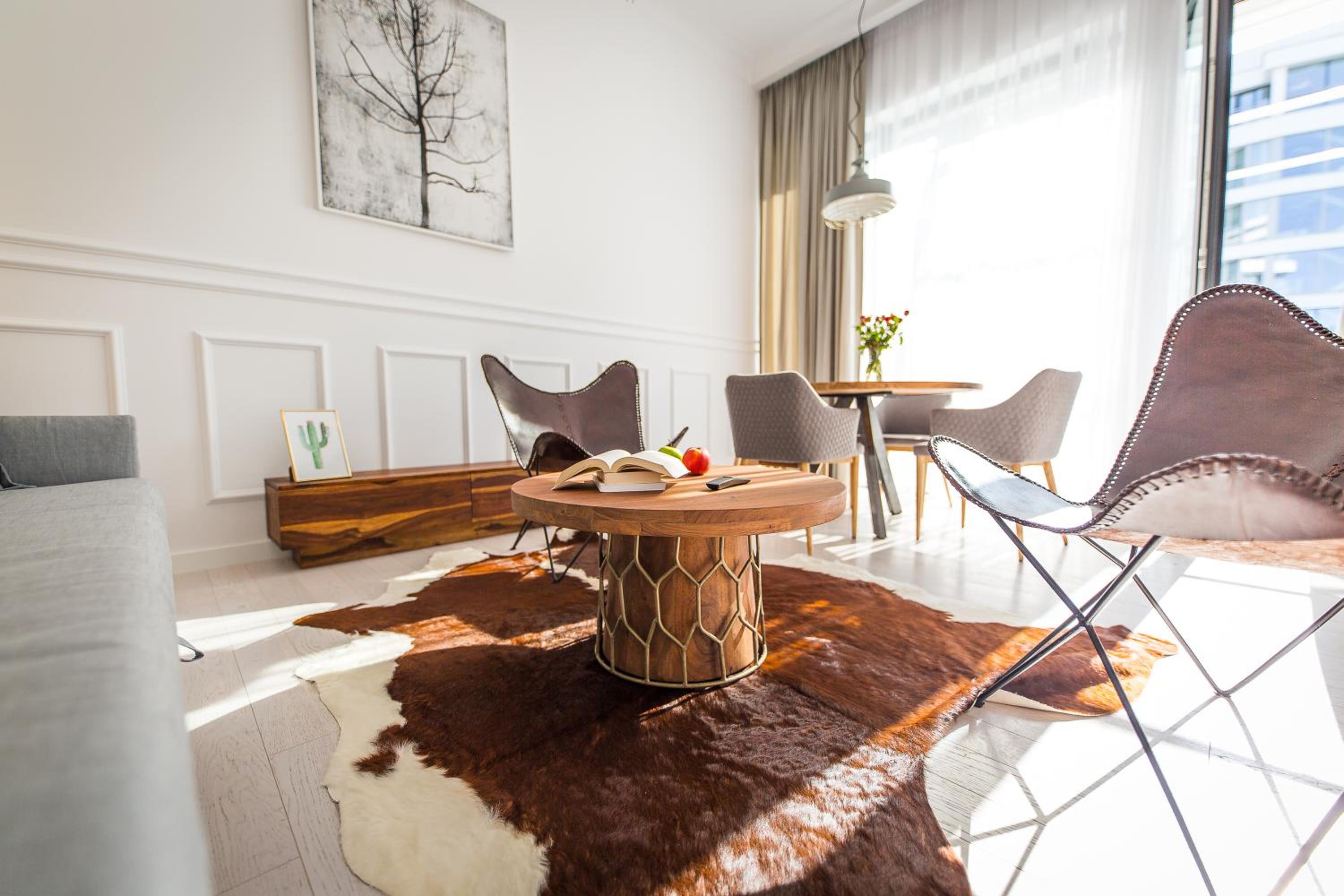 Deluxe One-Bedroom Apartment I