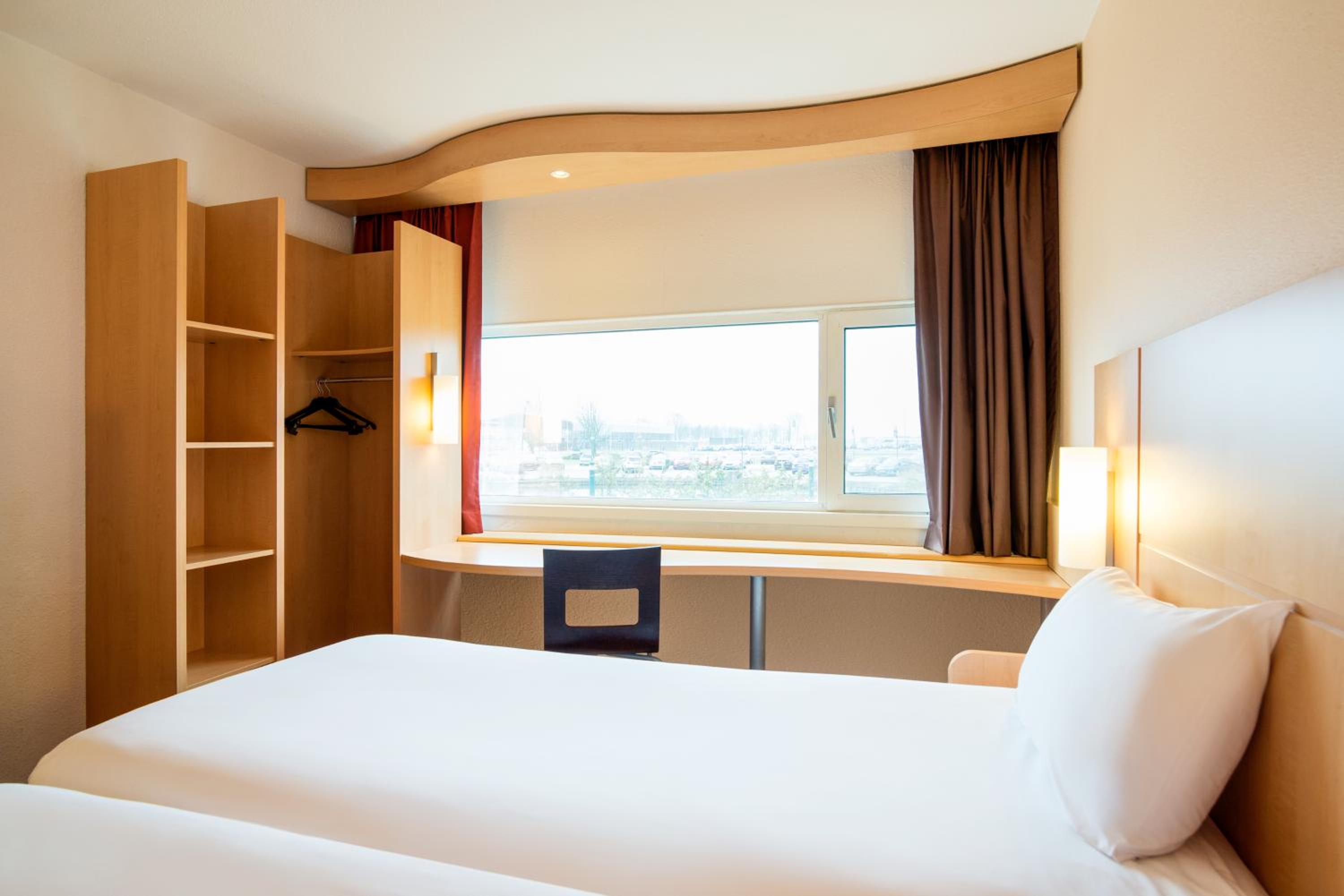 Twin Room - Photo 3