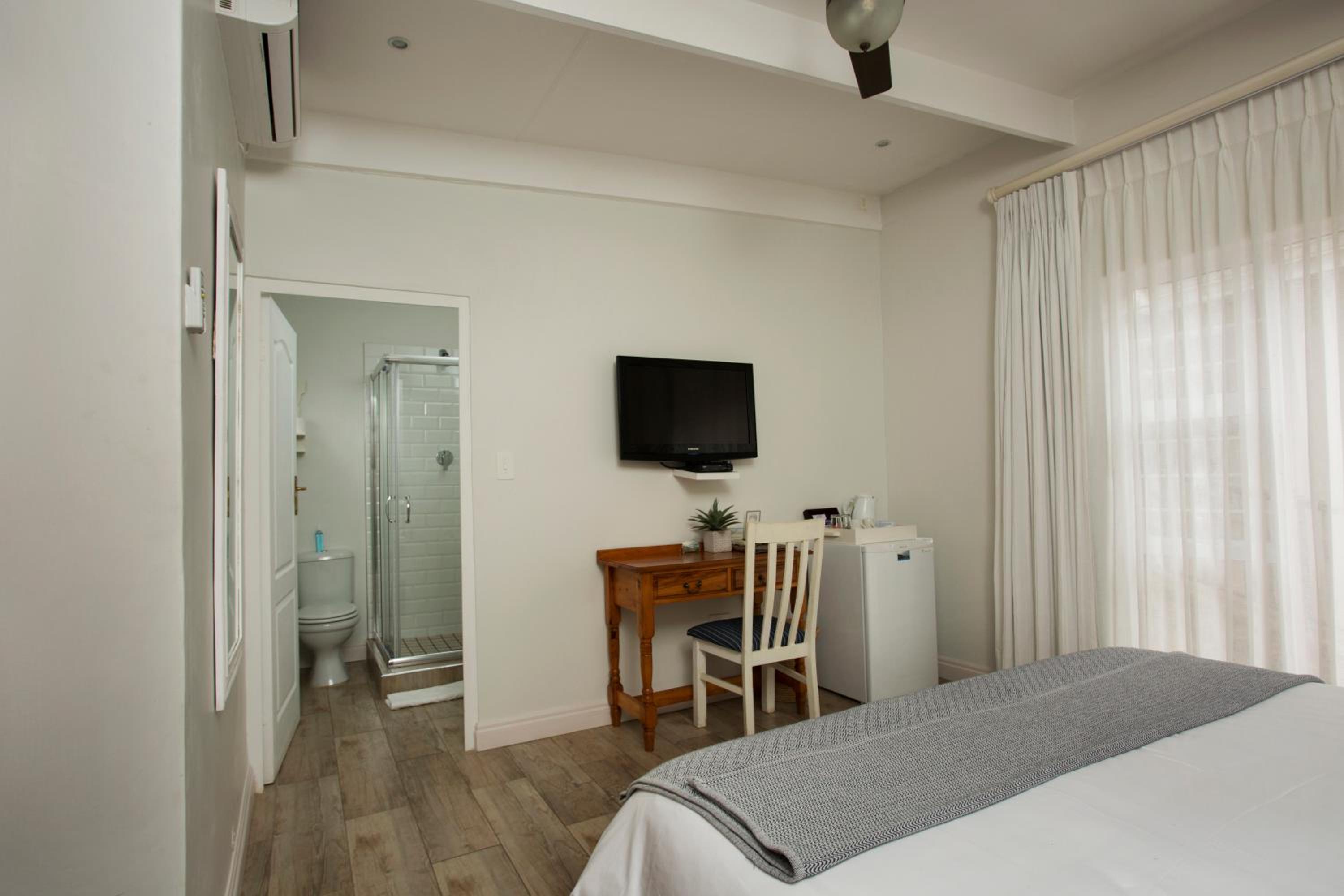 Deluxe Double Room with Shower photo 2