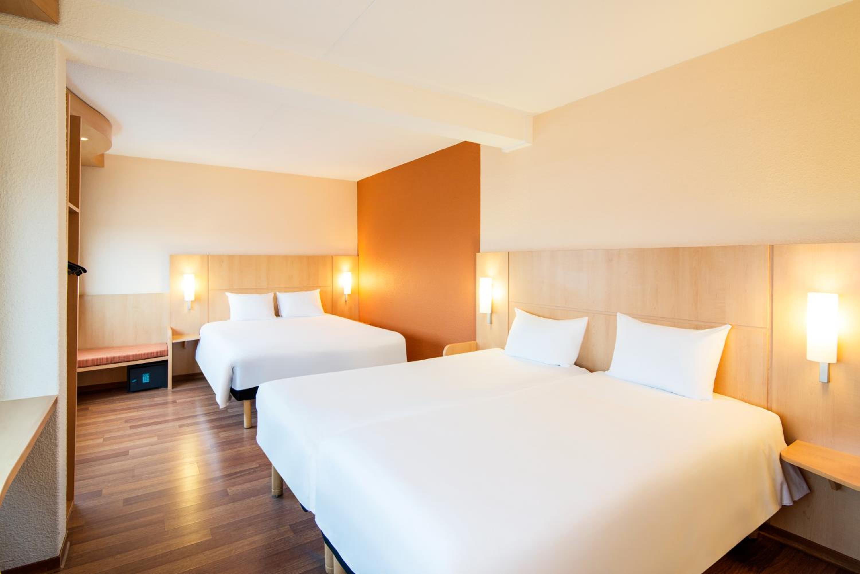Quadruple Room - Photo 1