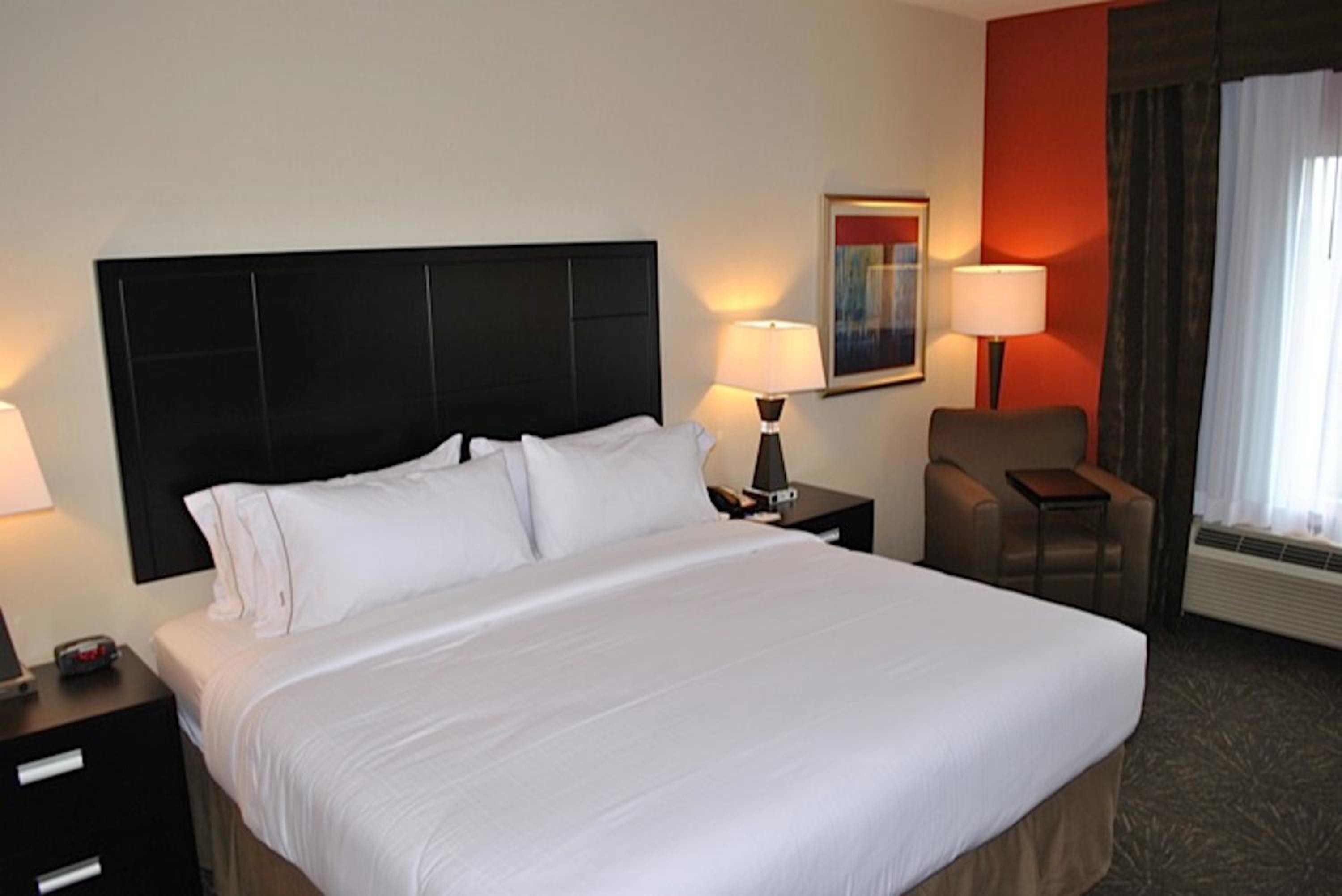 Standard King Room - Communications Accessible
