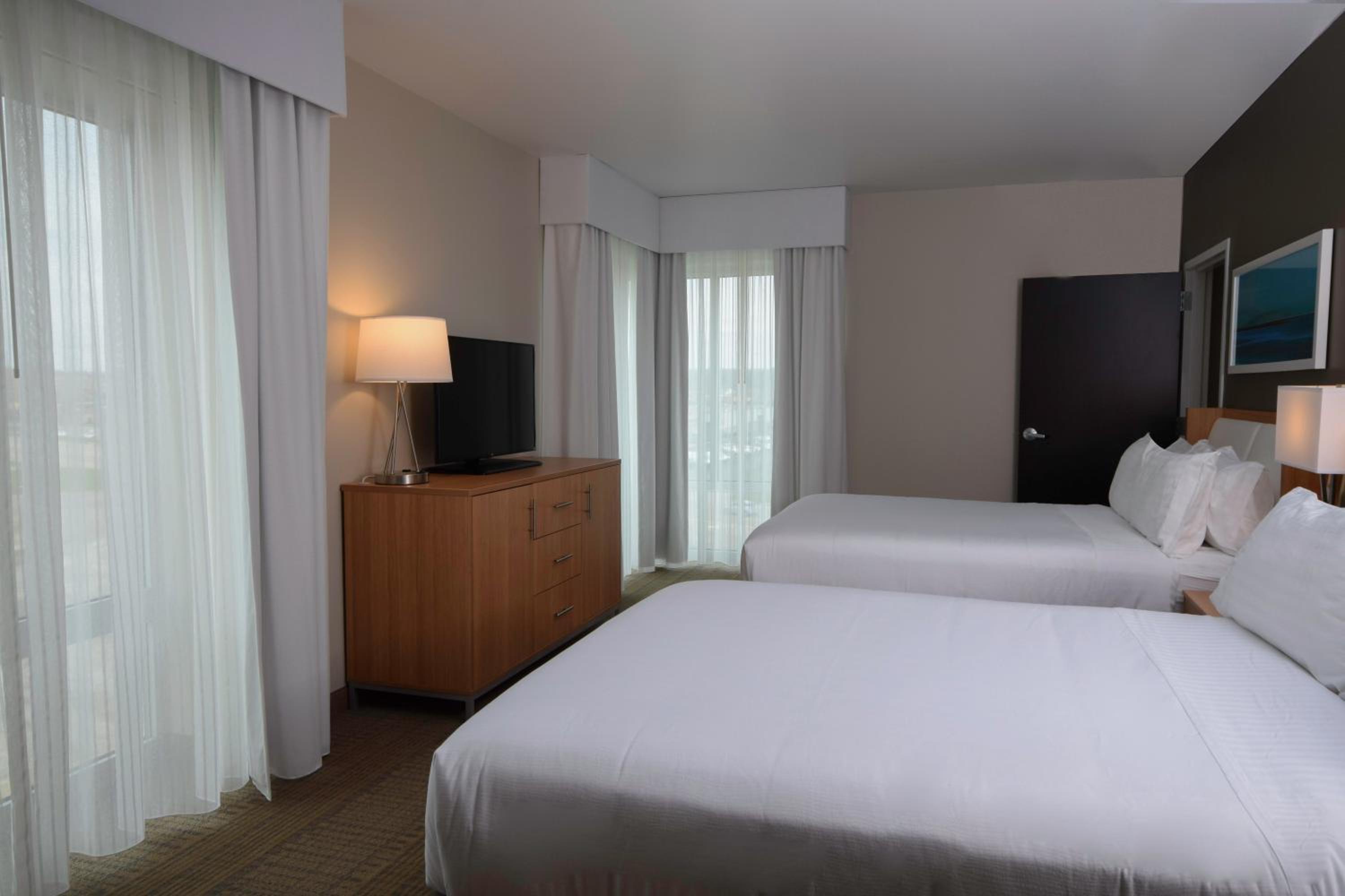 Standard Queen Room with Two Queen Beds and Mobility Accessible Tub