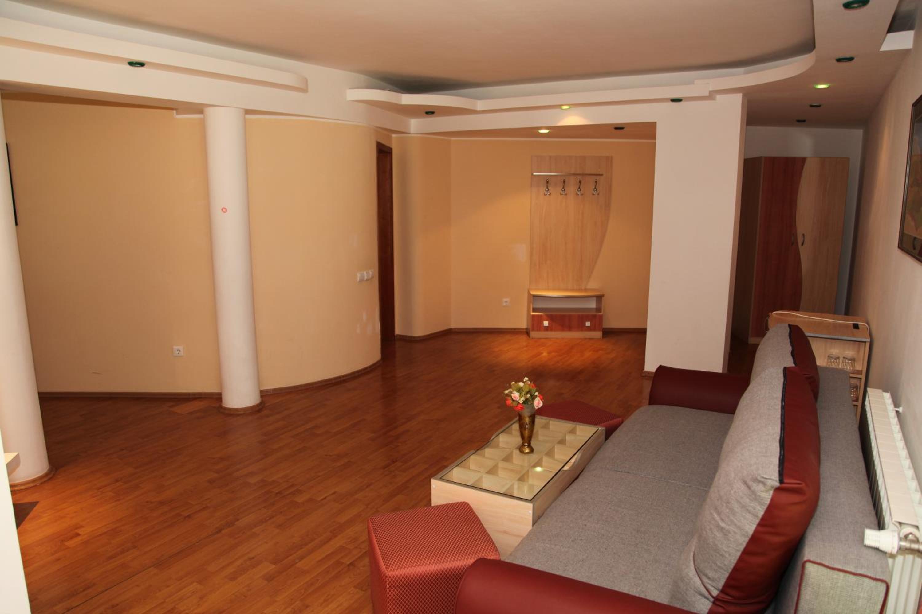 One-Bedroom Suite 4 Upper Floor photo 2