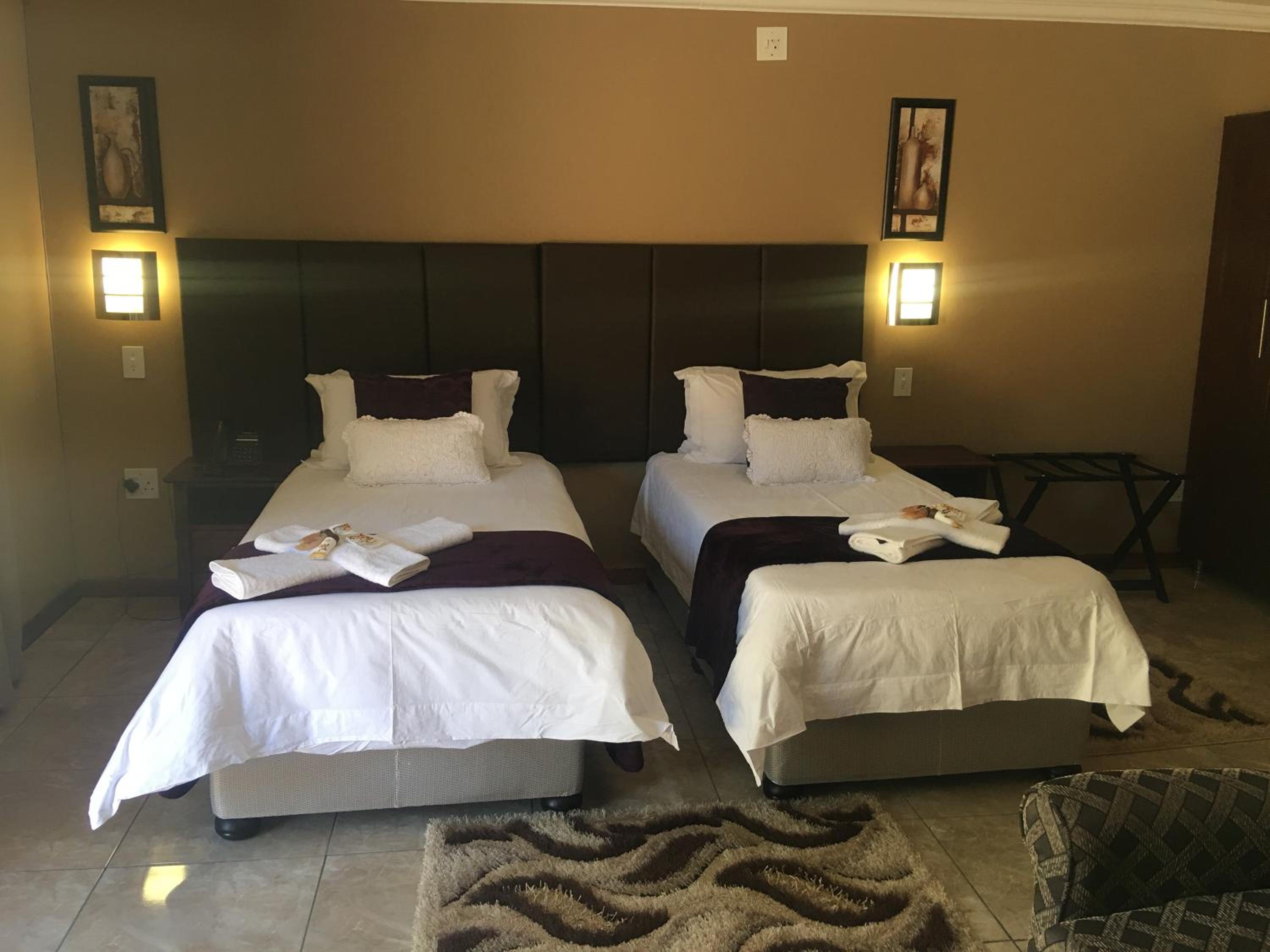 Twin Room - Photo 4