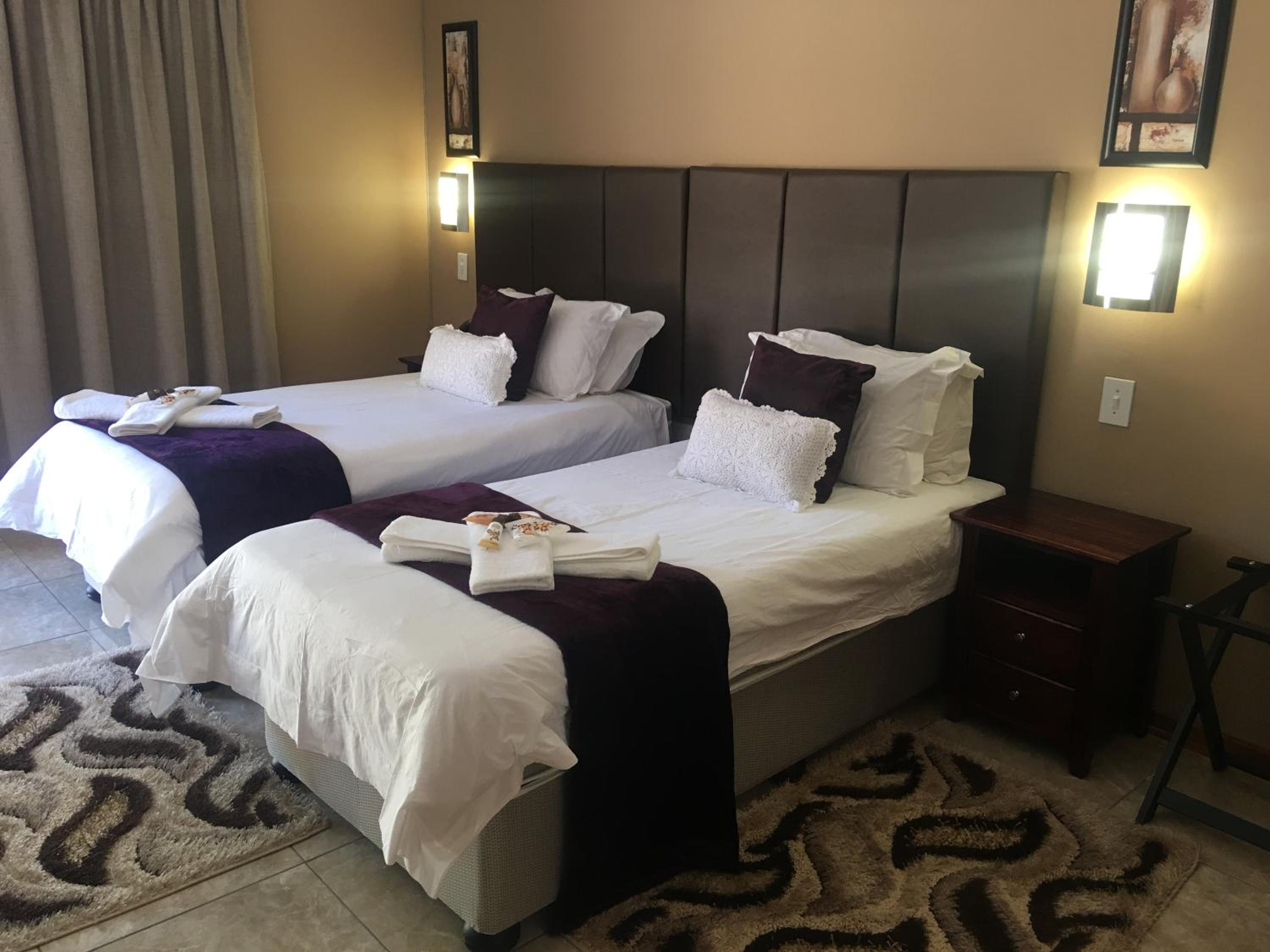 Twin Room - Photo 3