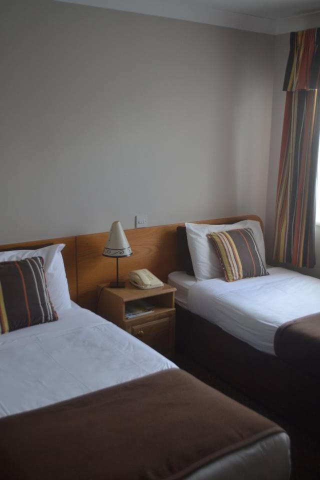 Standard Twin Room - Photo 1