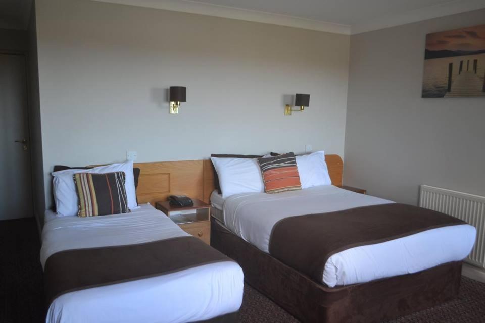 Large Double Room - Photo 1