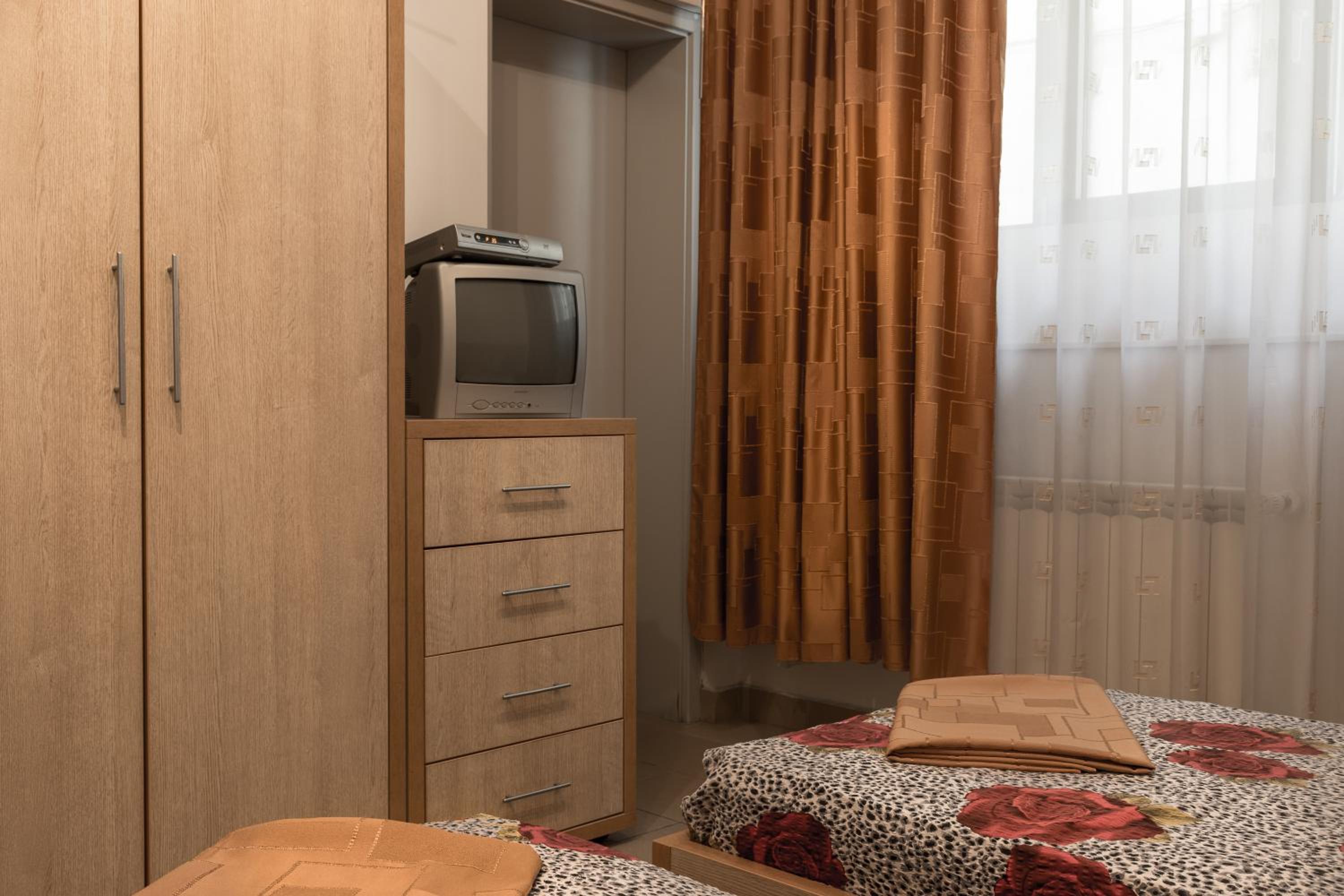 Double Room with Private Bathroom - Photo 6