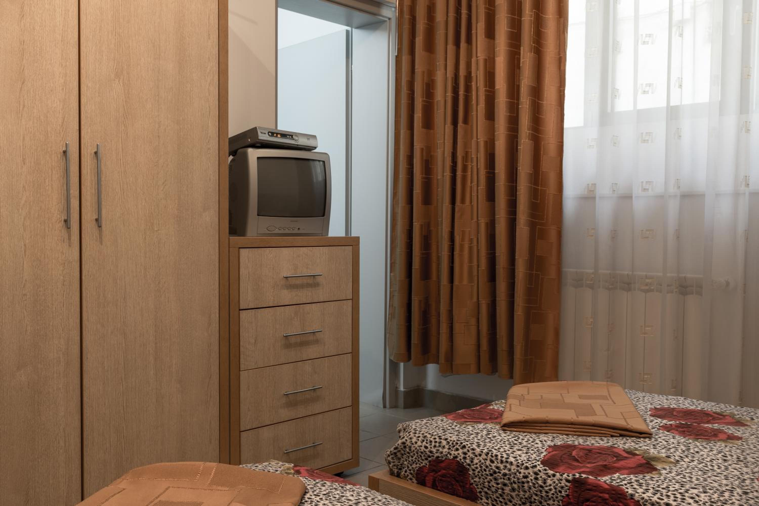 Double Room with Private Bathroom - Photo 7