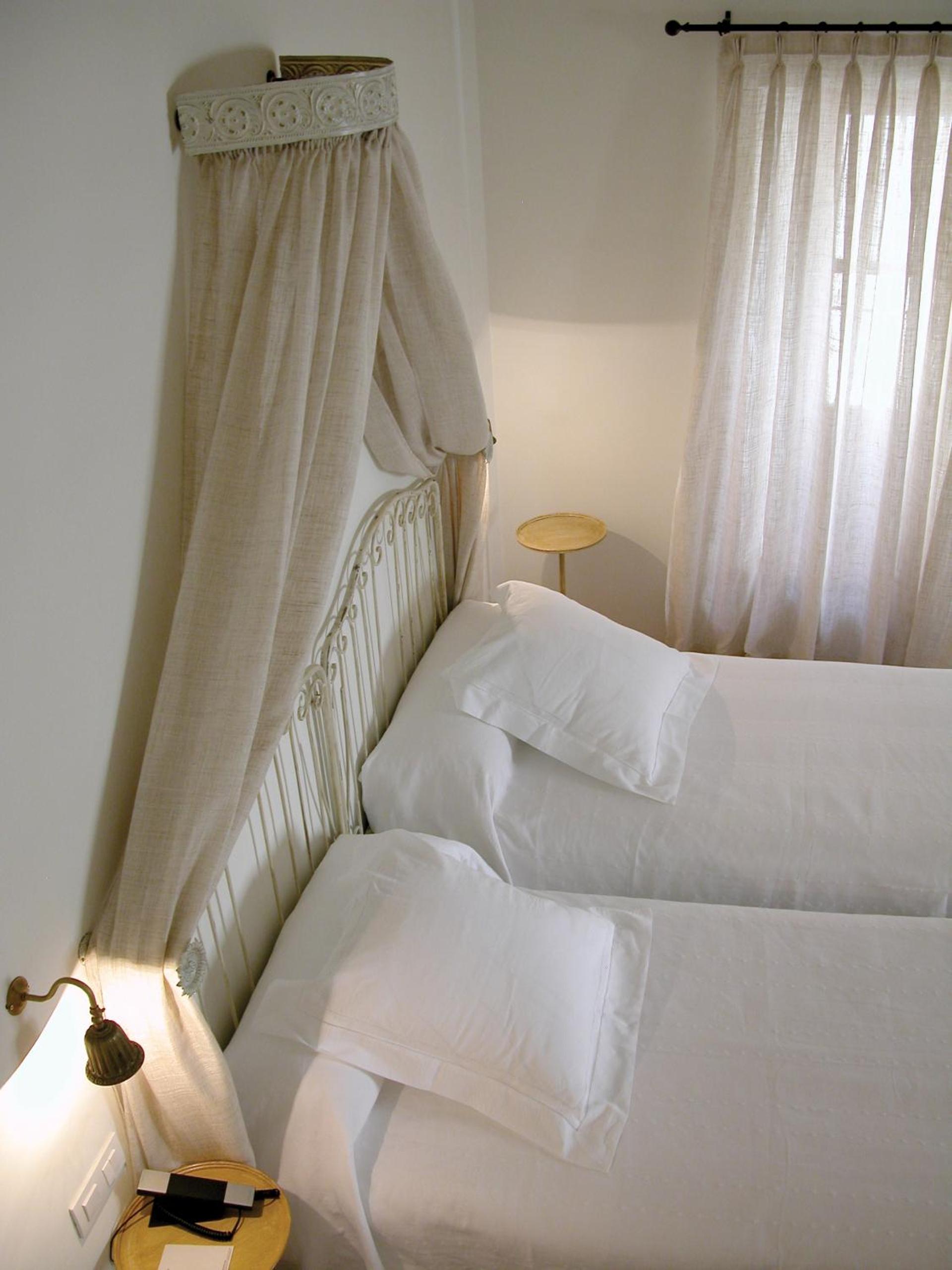 Double Room (2 Adults + 1 Child ) - Photo 1