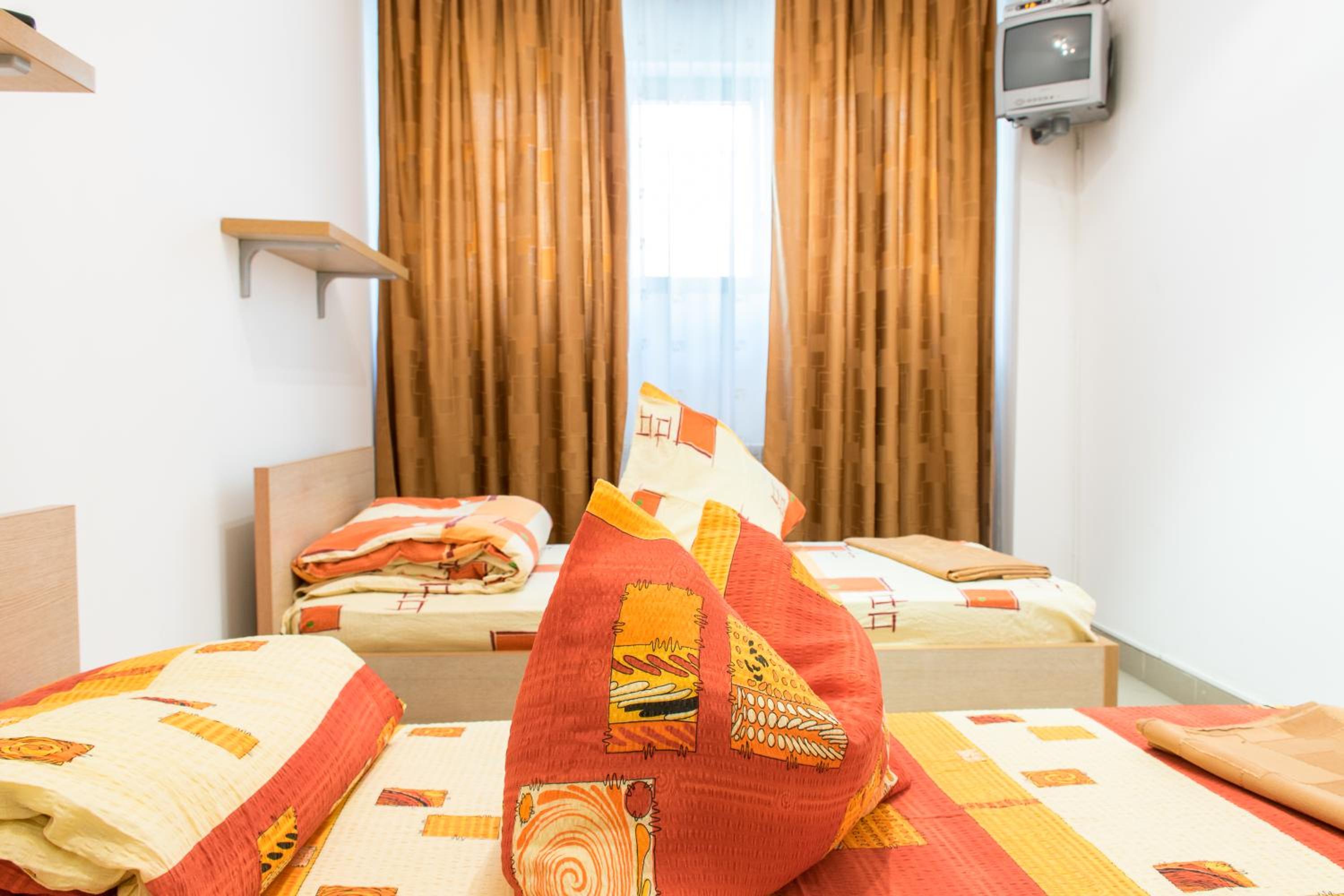 Triple Room with Private Bathroom - Photo 4