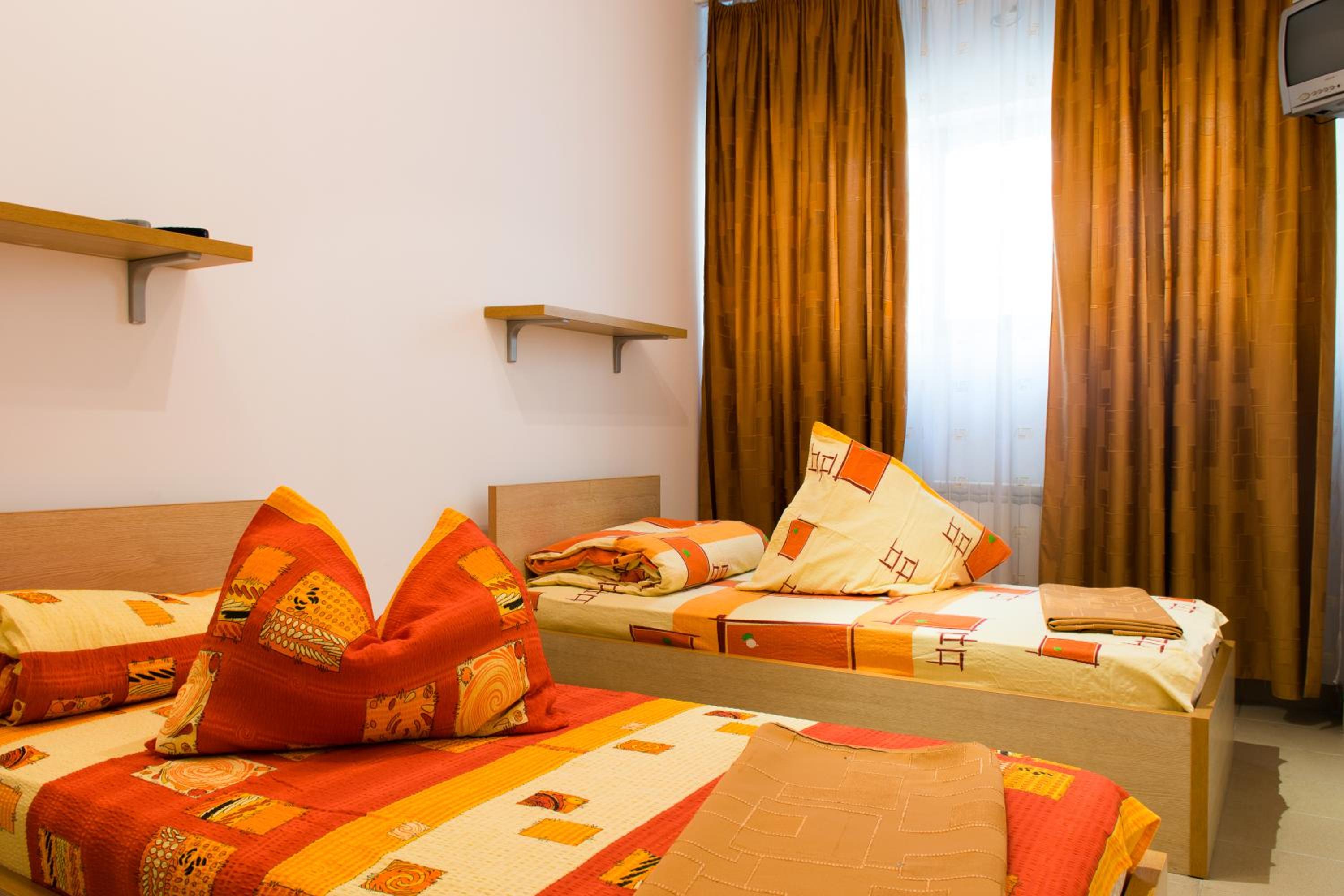 Triple Room with Private Bathroom - Photo 6