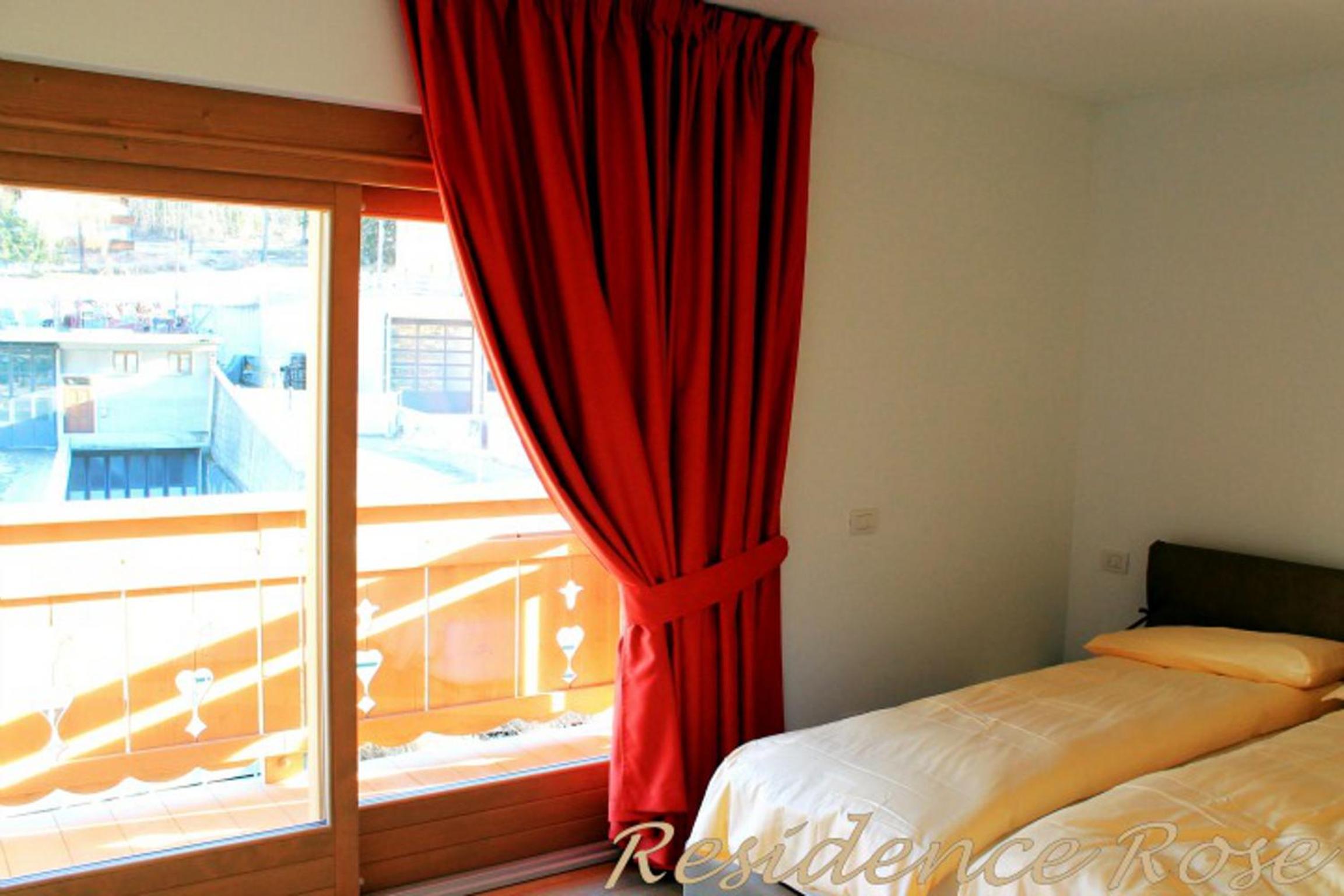 One-Bedroom Apartment with Mountain View photo 1