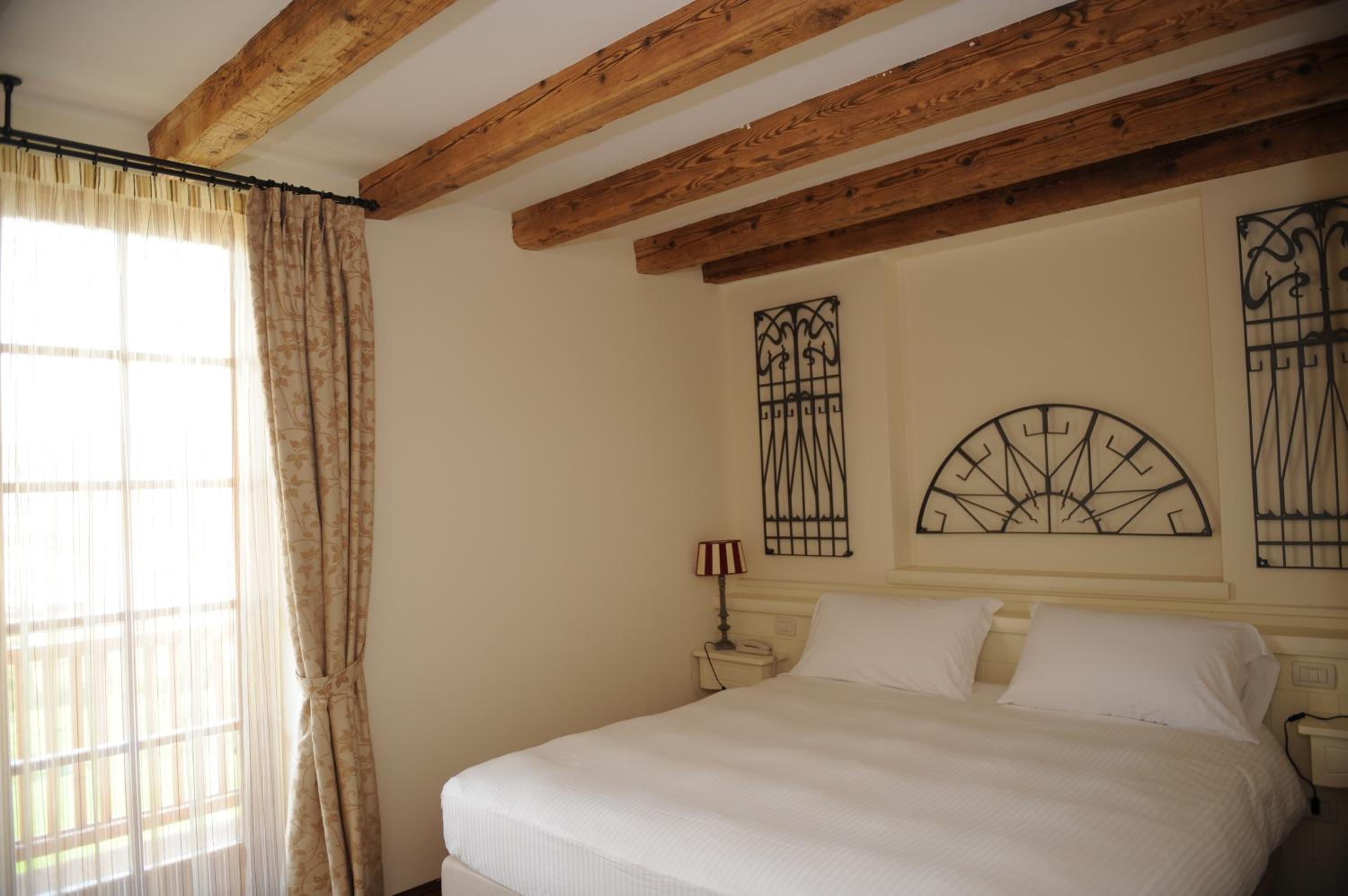 Double Room - Photo 13