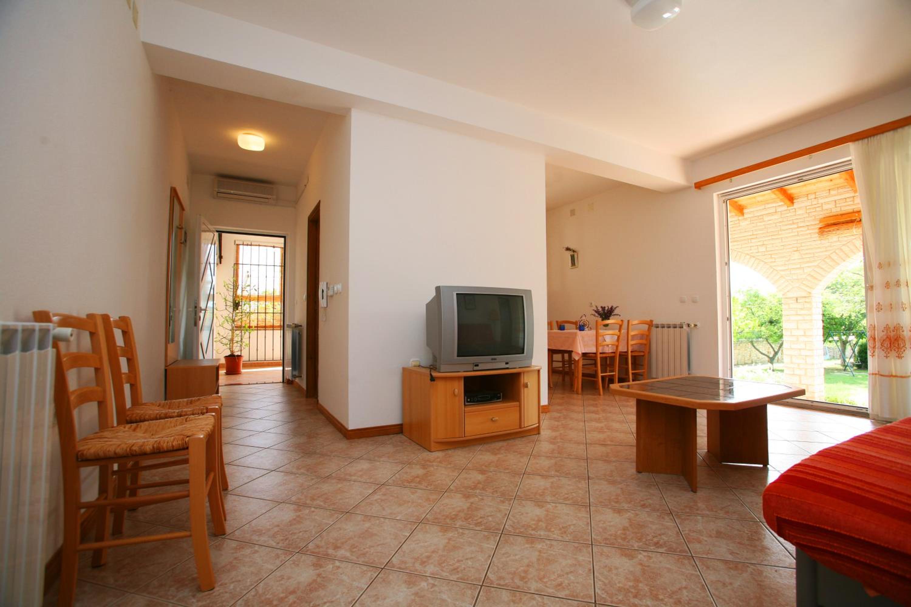 Apartment - Ground Floor photo 2