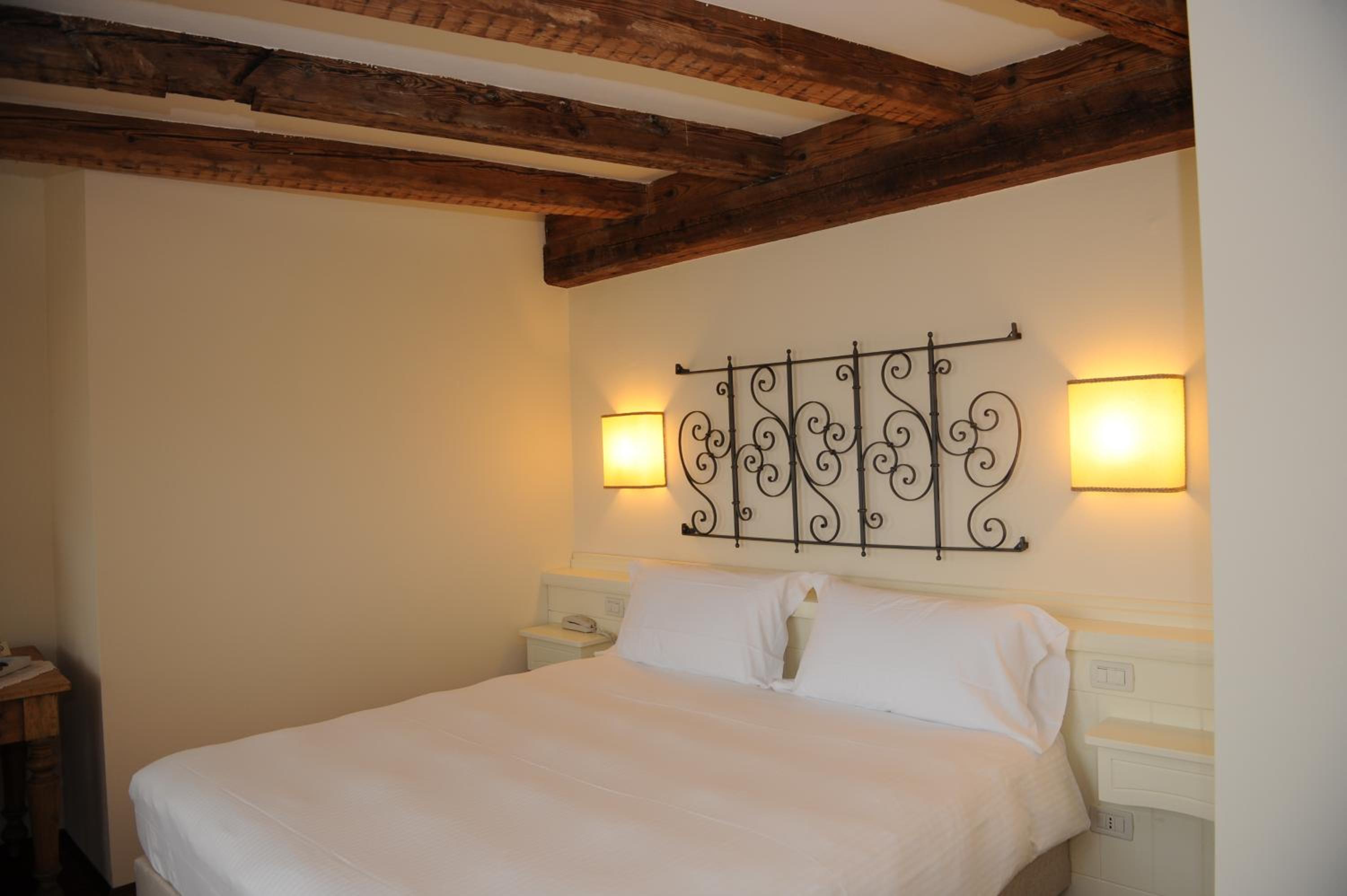 Double Room - Photo 9