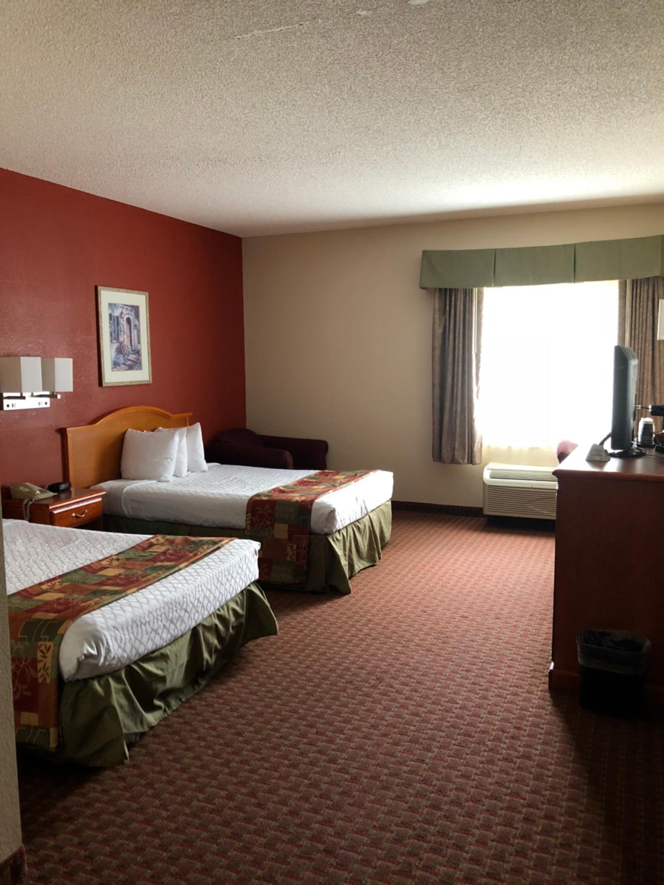 Standard Two Queen Beds - Disability Access/Non-Smoking