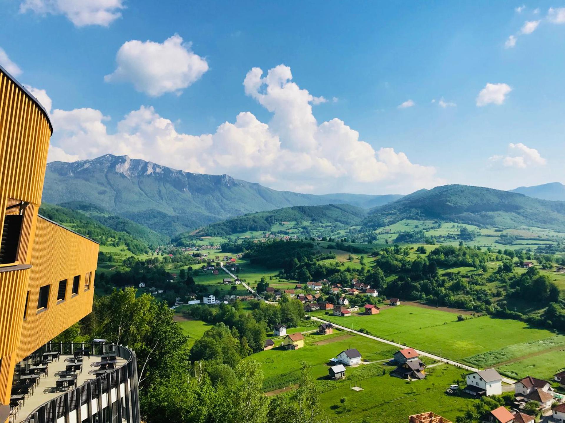 Deluxe King Room with Balcony and Mountain View