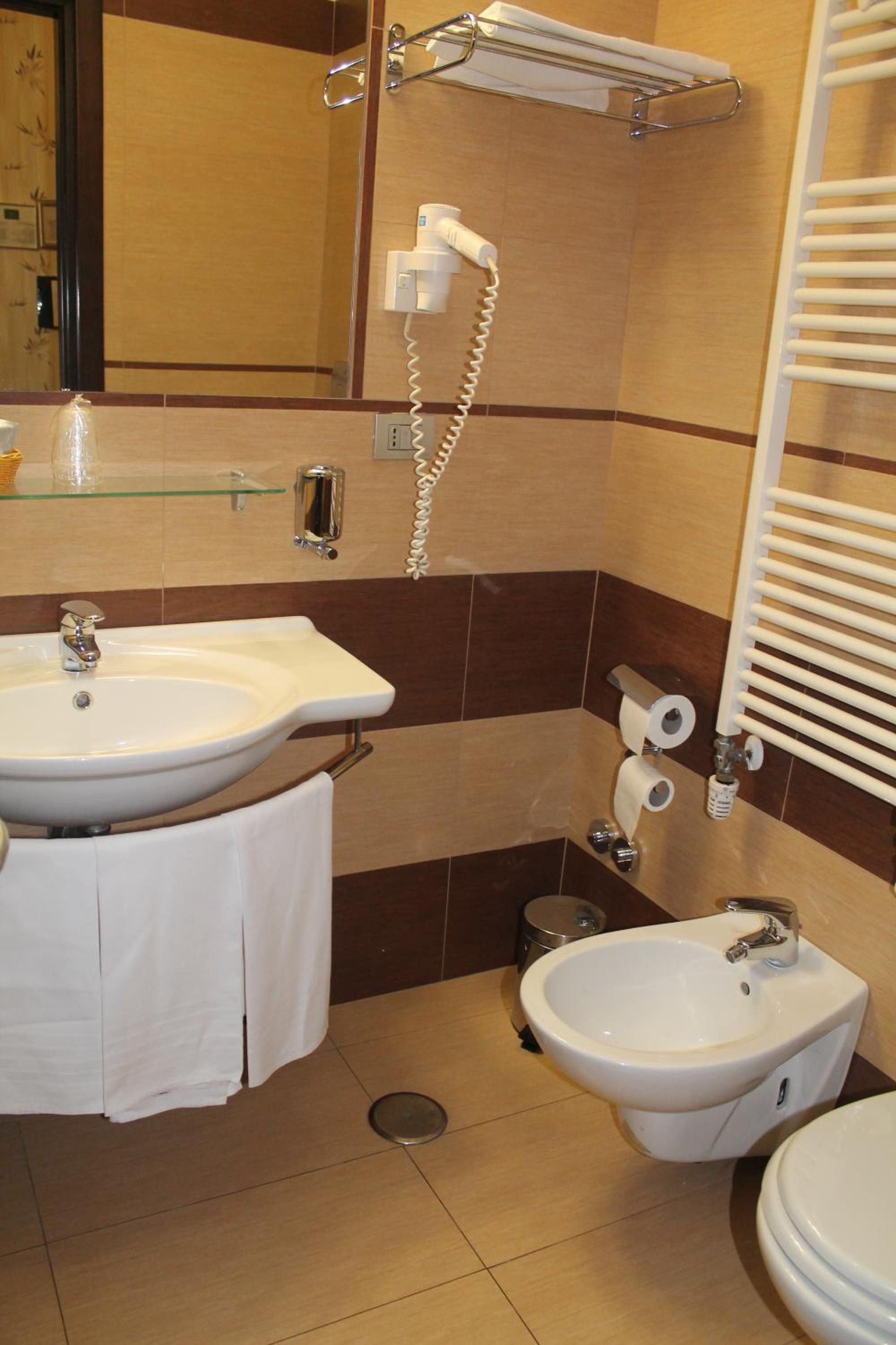 Standard Double or Twin Room photo 2