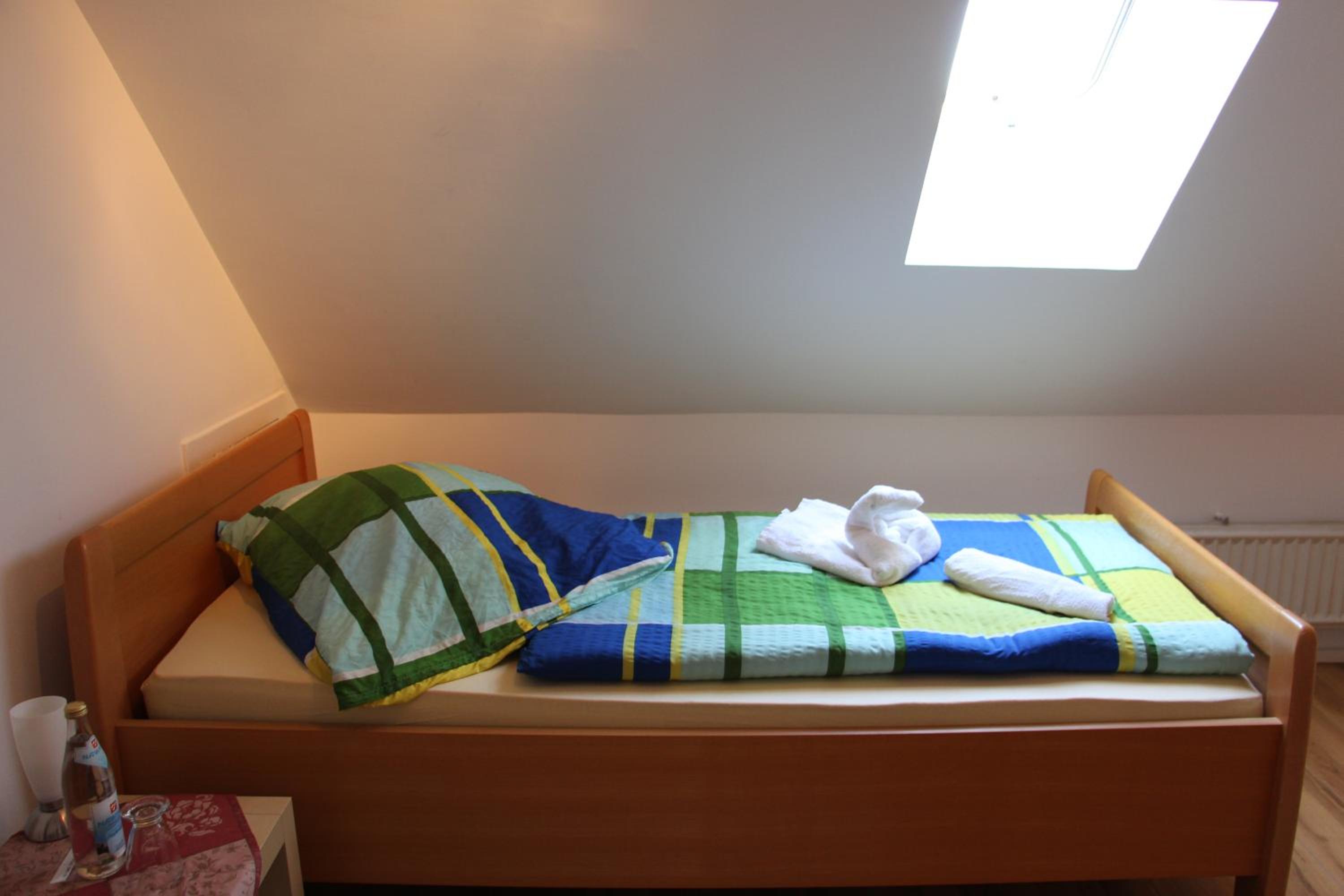 Single Room with Bathroom photo 1