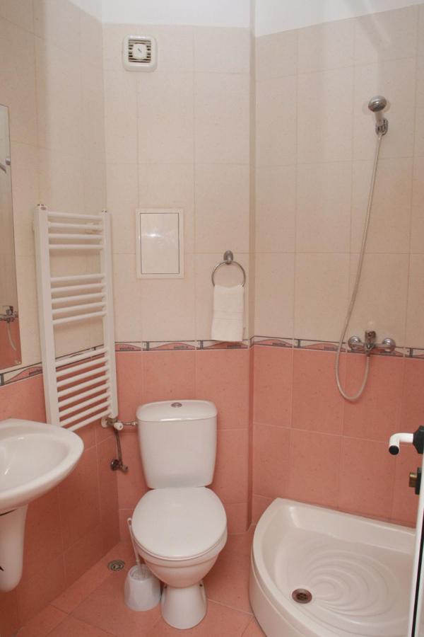Deluxe Double Room - Photo 13