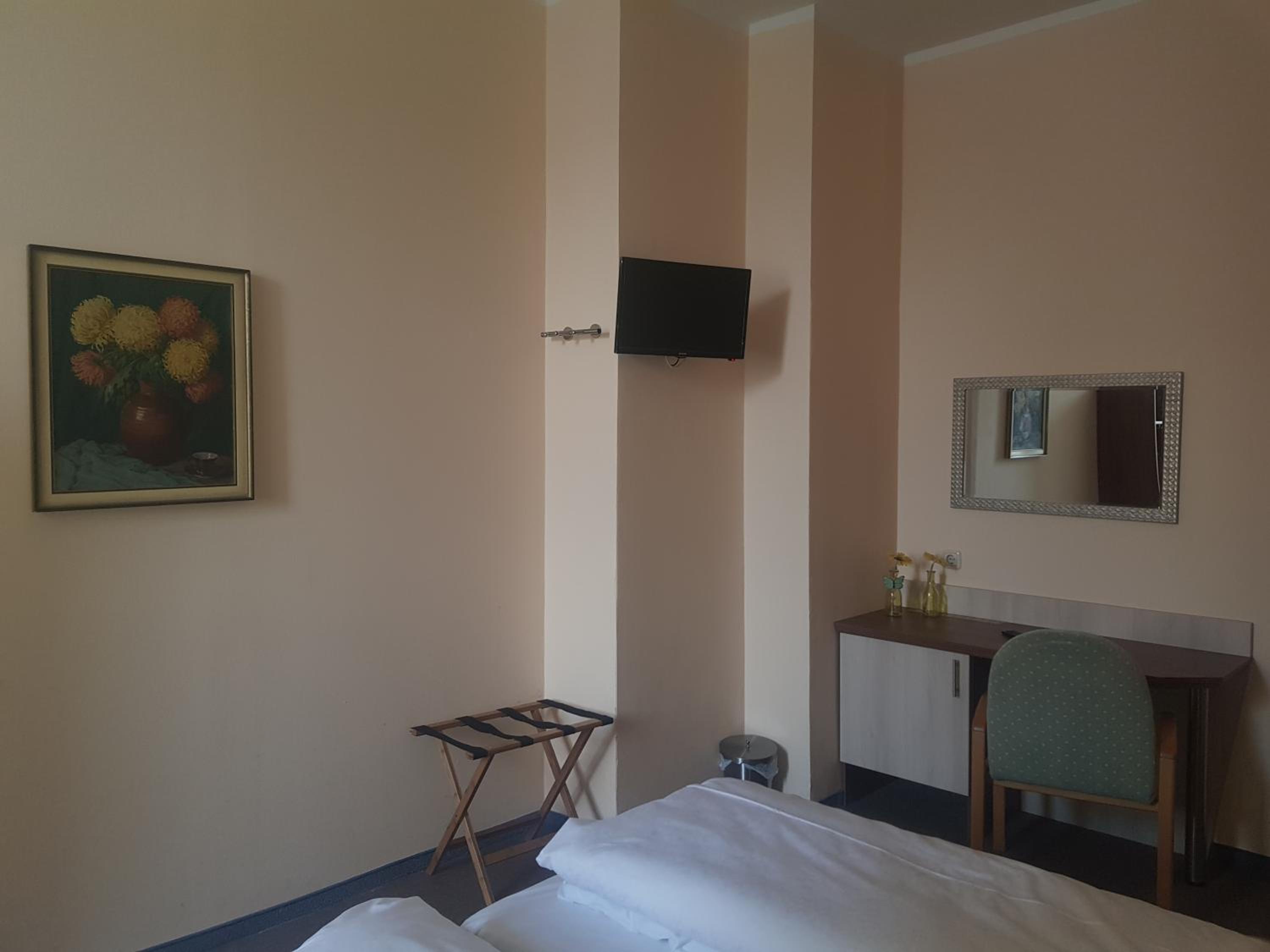 Double Room - Photo 8
