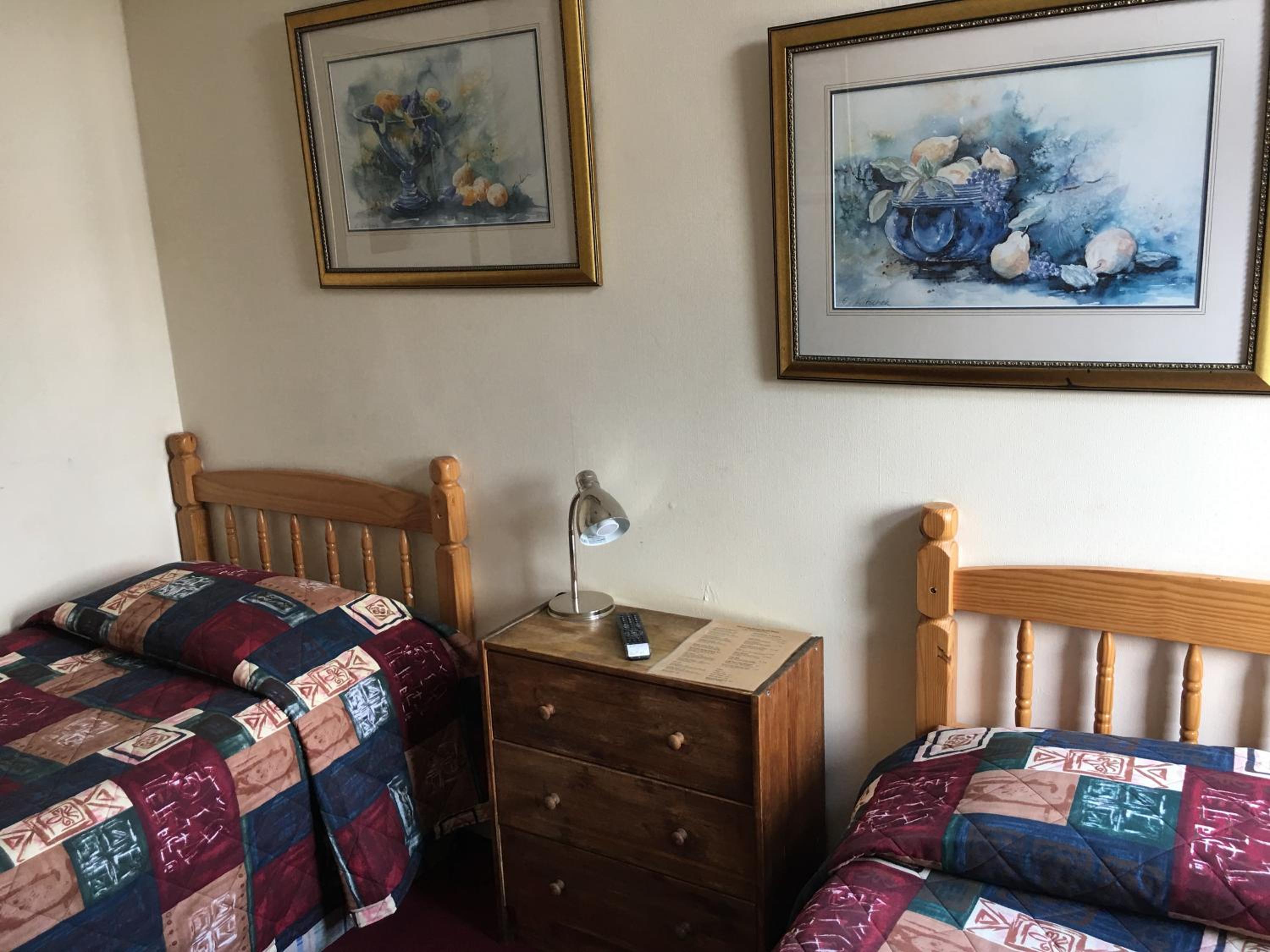 Twin Room with Private Bathroom photo 2