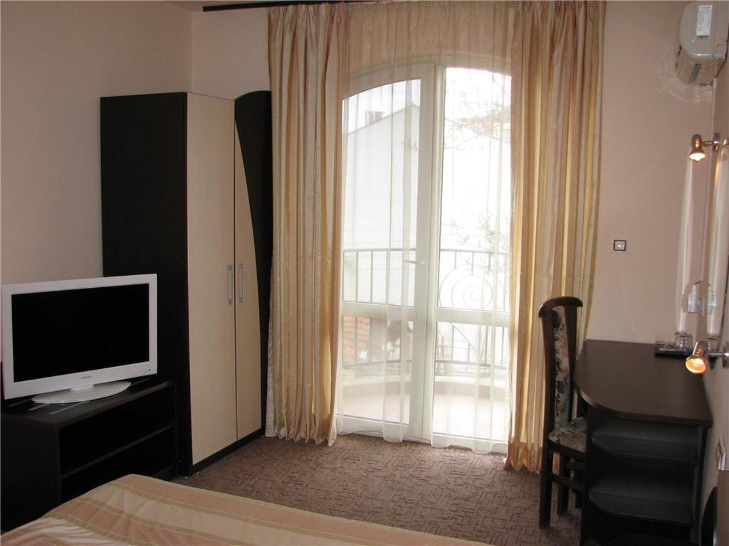 Deluxe Double Room - Photo 11