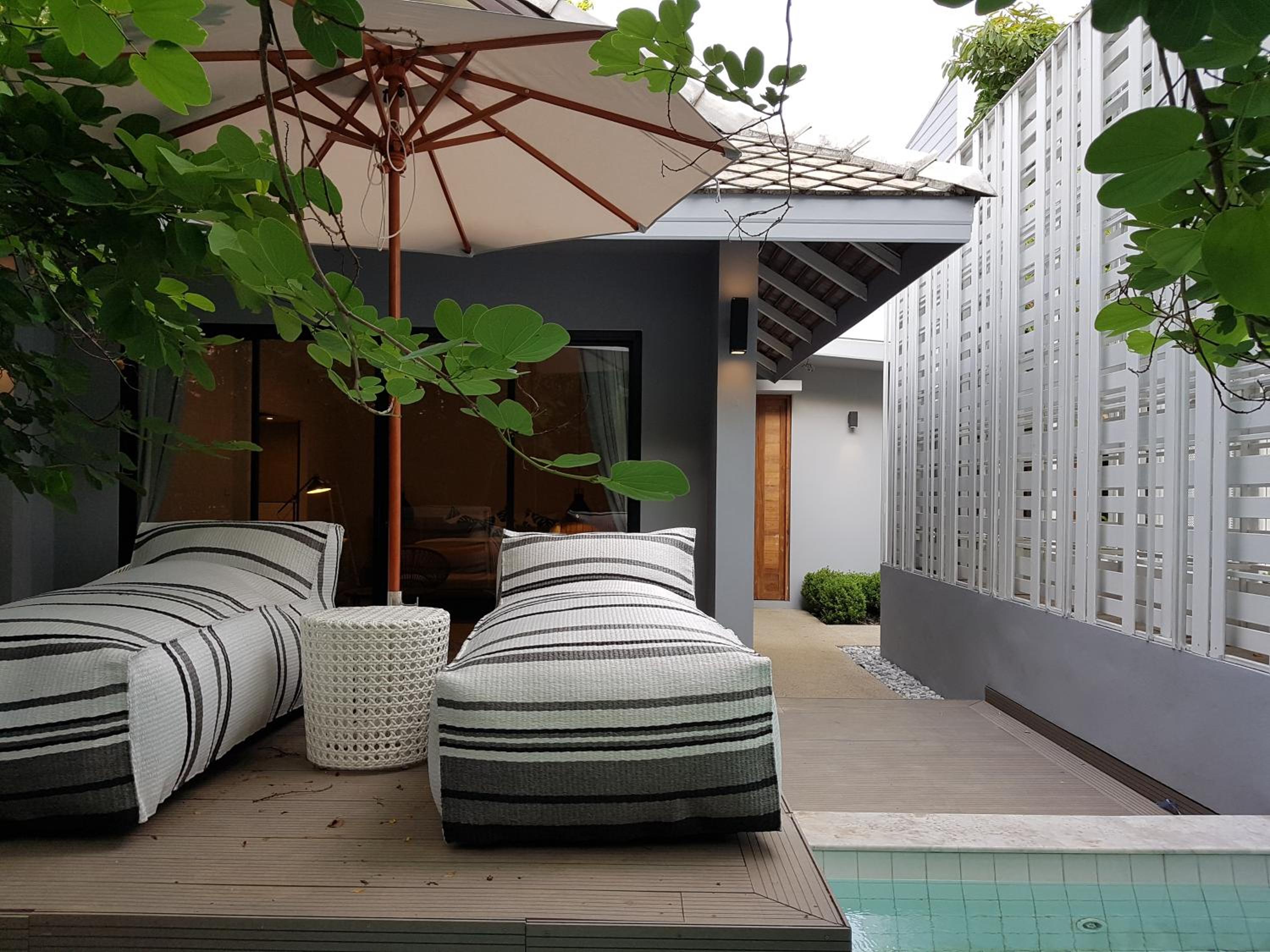 Deluxe Room with Pool Access - Photo 6