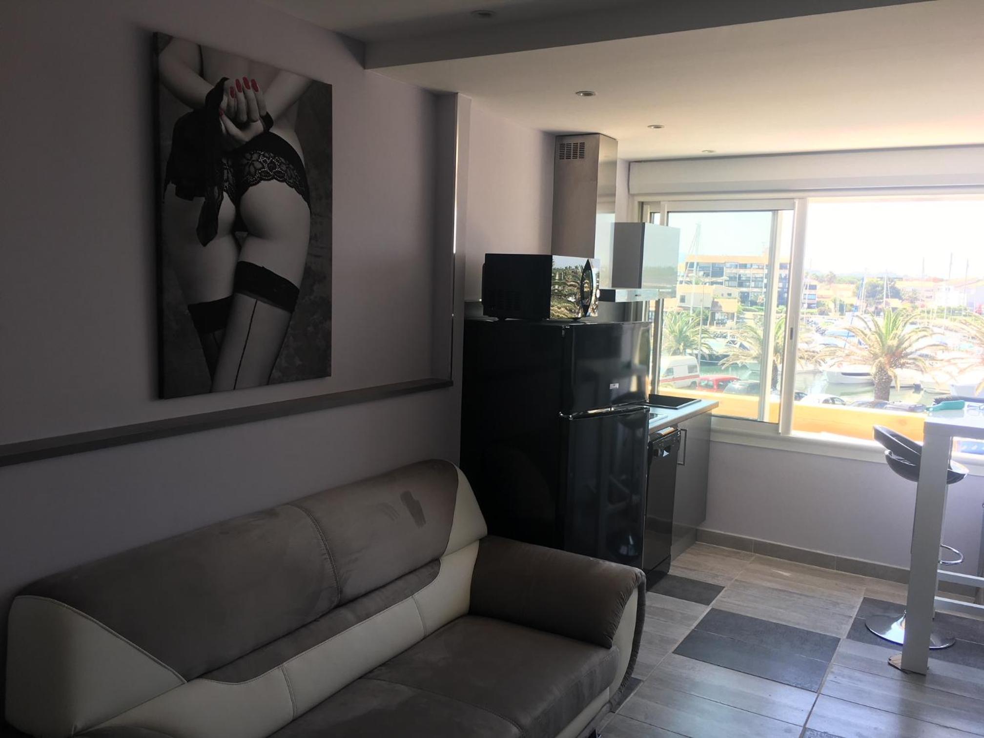 Deluxe Studio