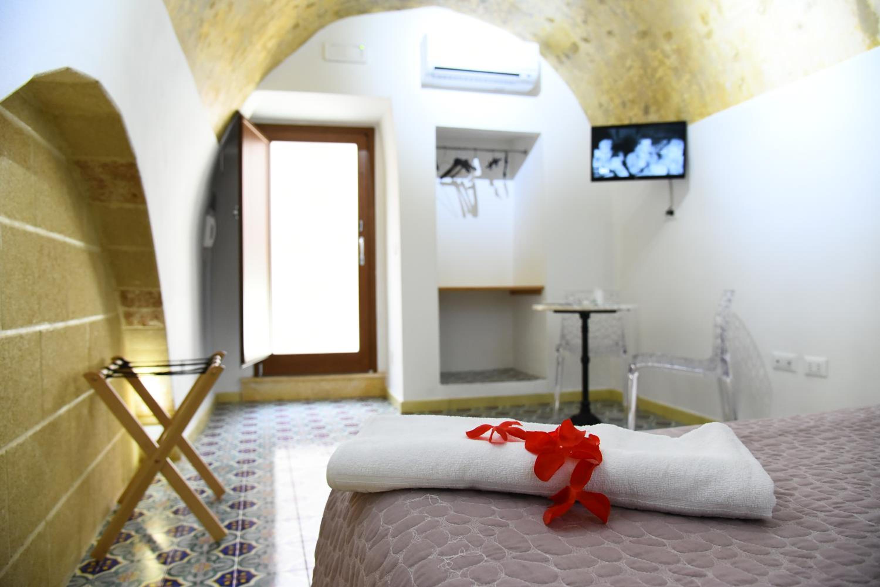 Small Double Room photo 2