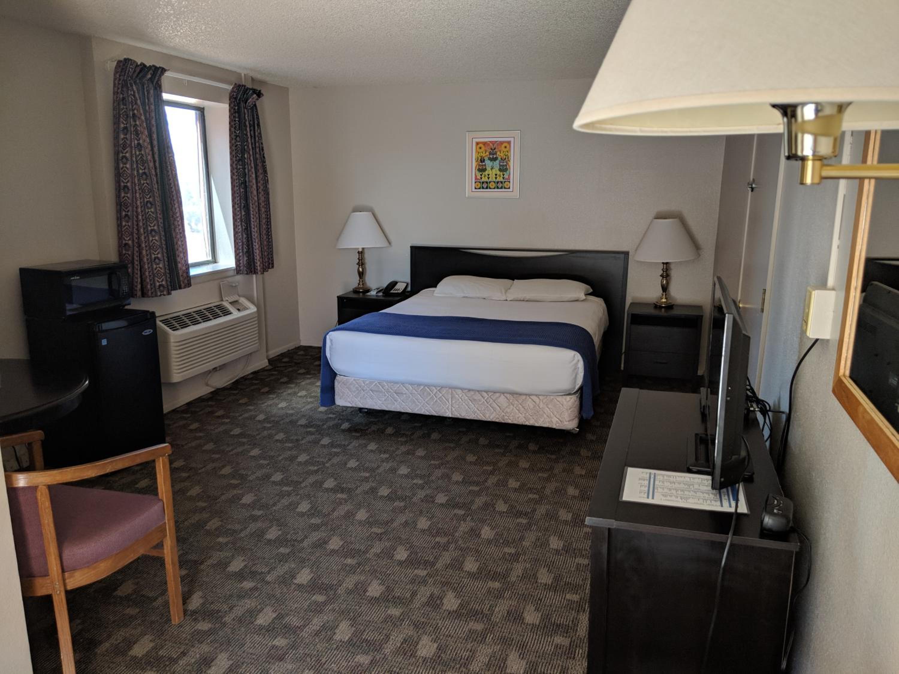Queen Room photo 2