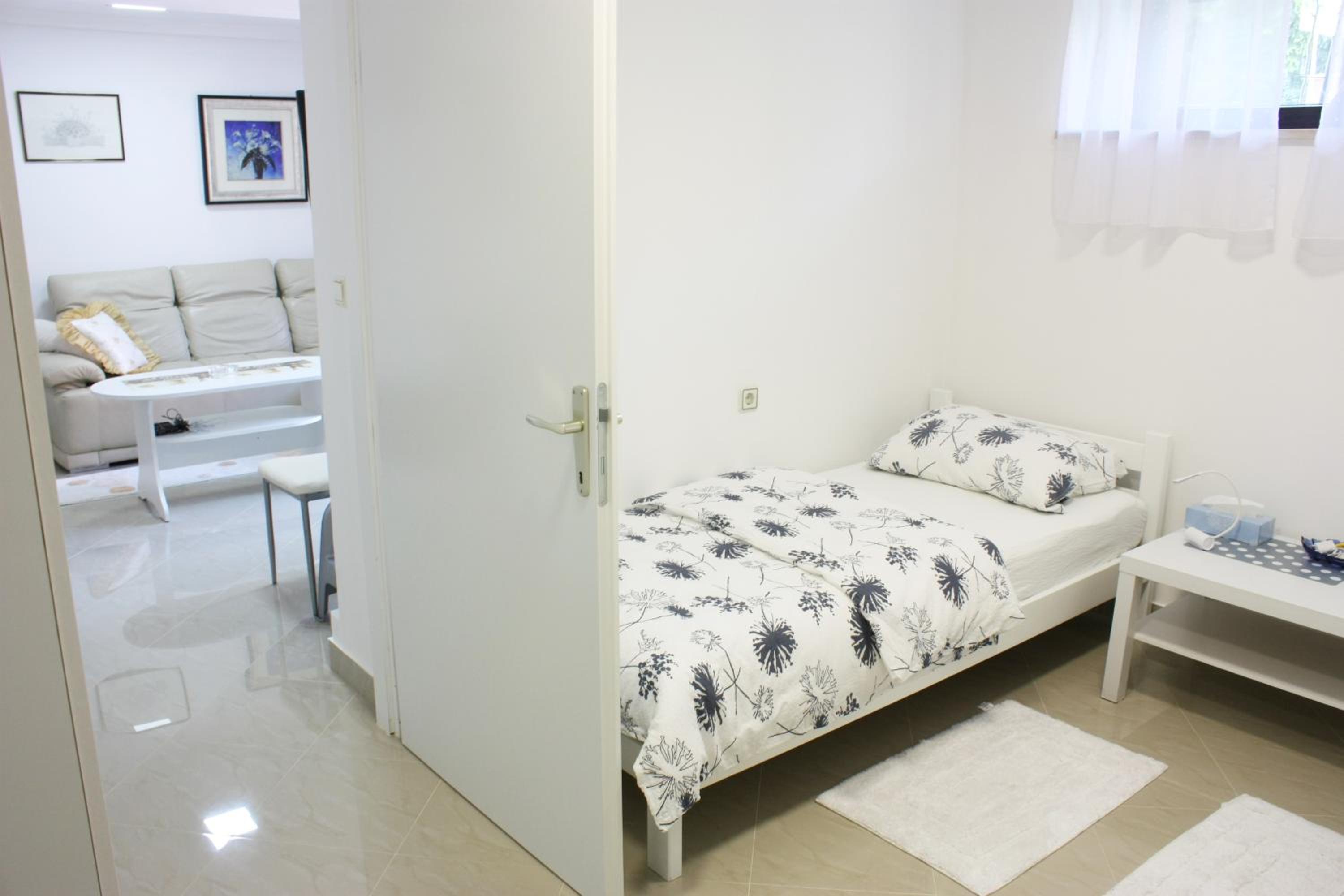 Apartment - Photo 36