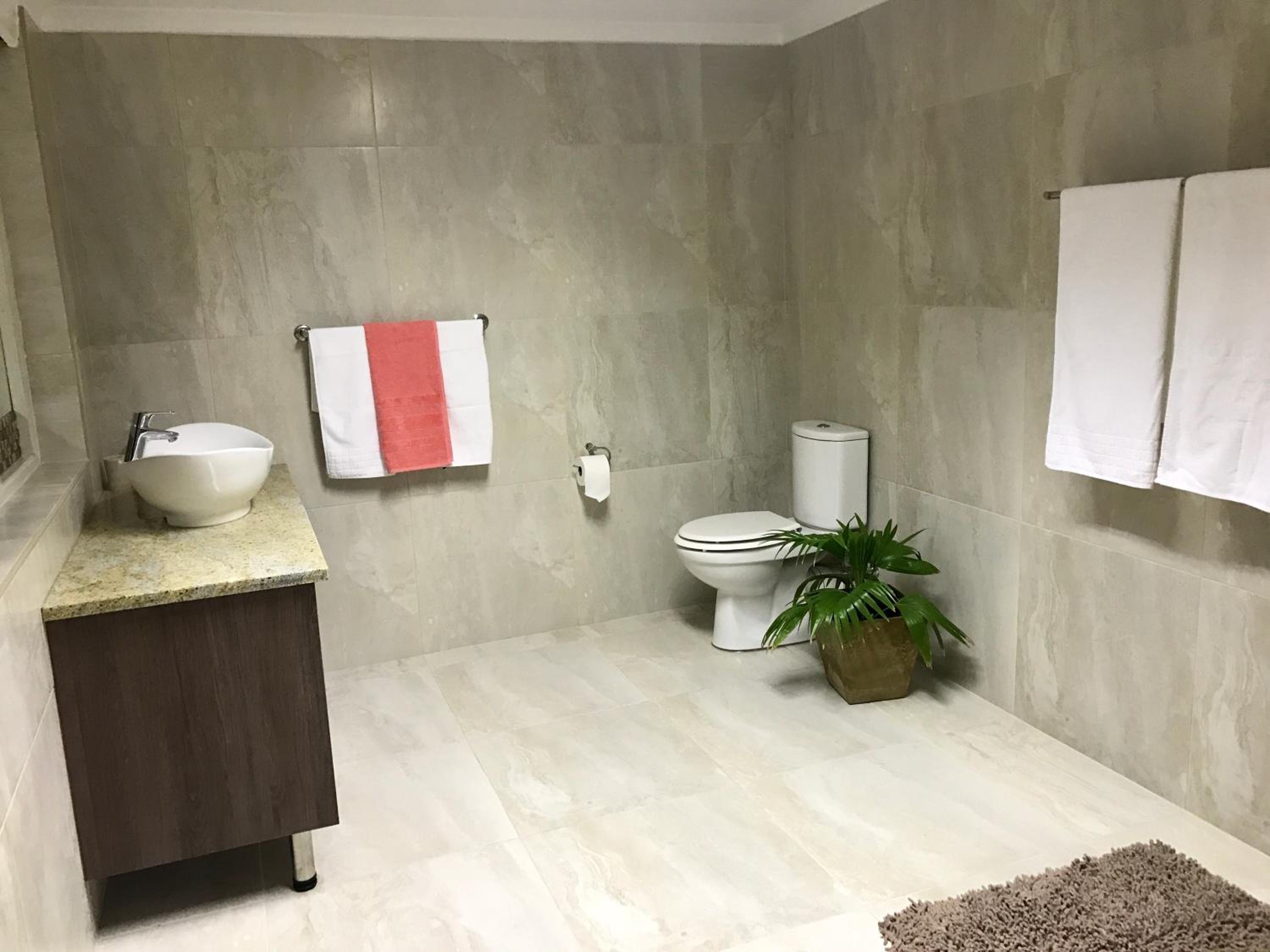 Standard Double or Twin Room with Pool View - Photo 9