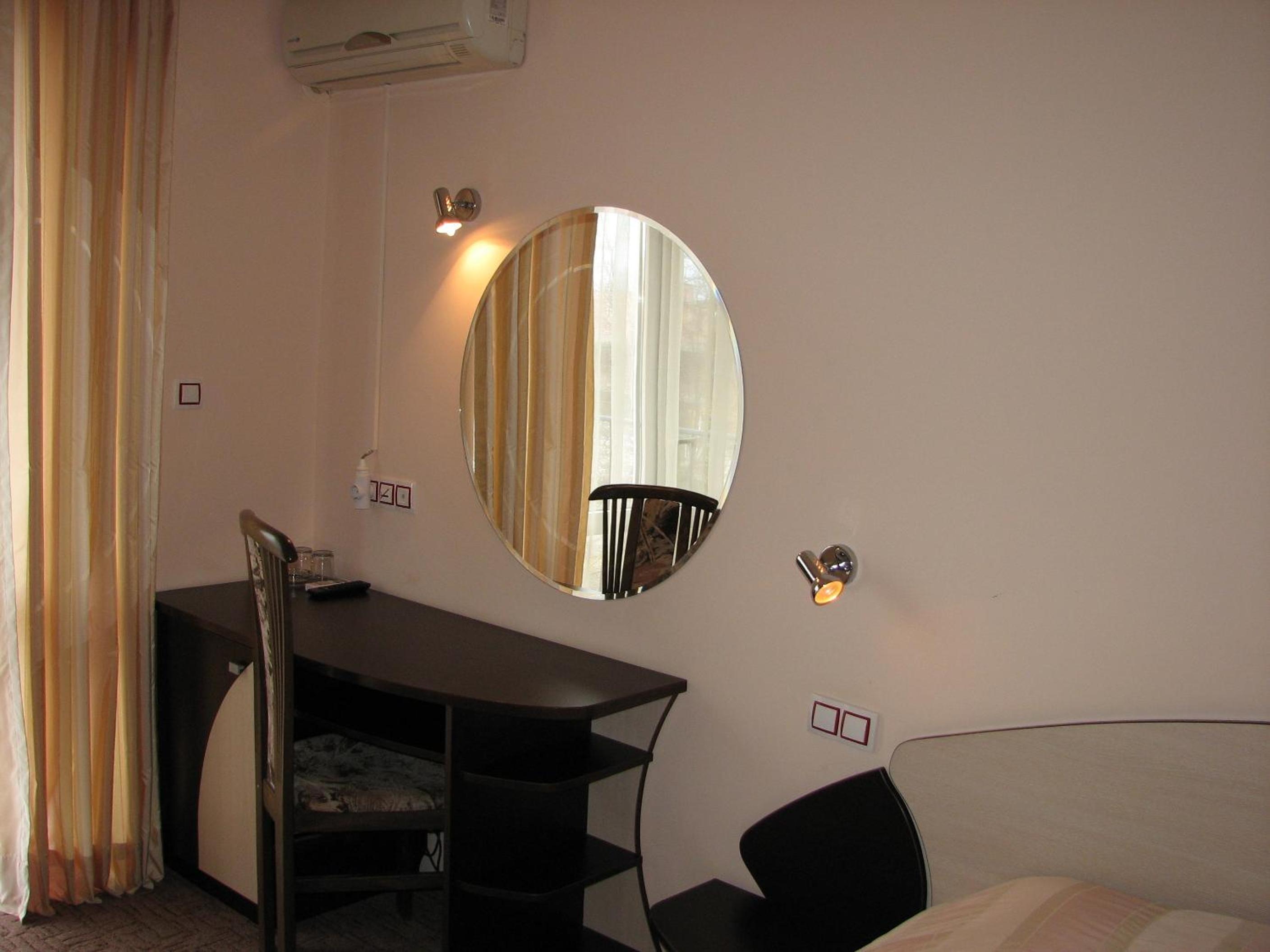 Deluxe Double Room - Photo 12