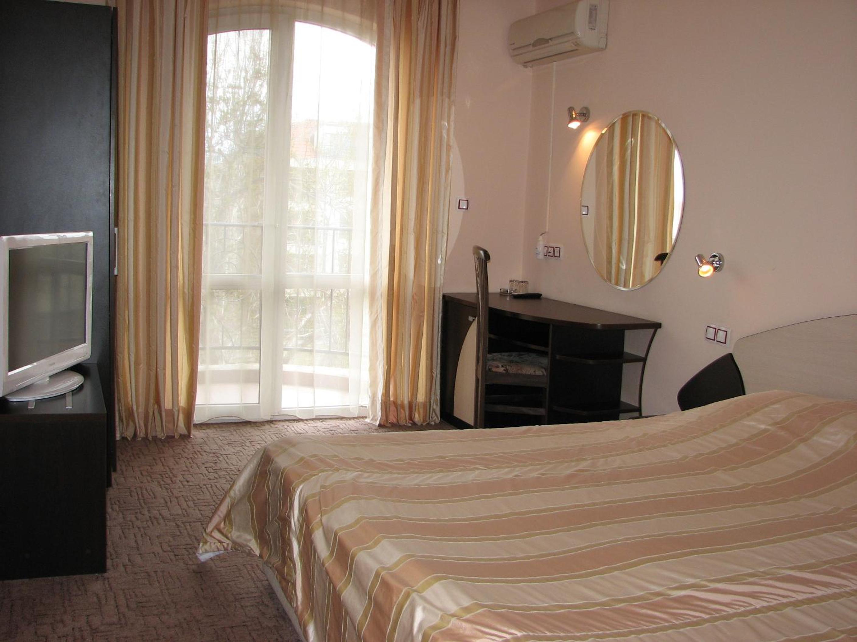 Deluxe Double Room - Photo 9