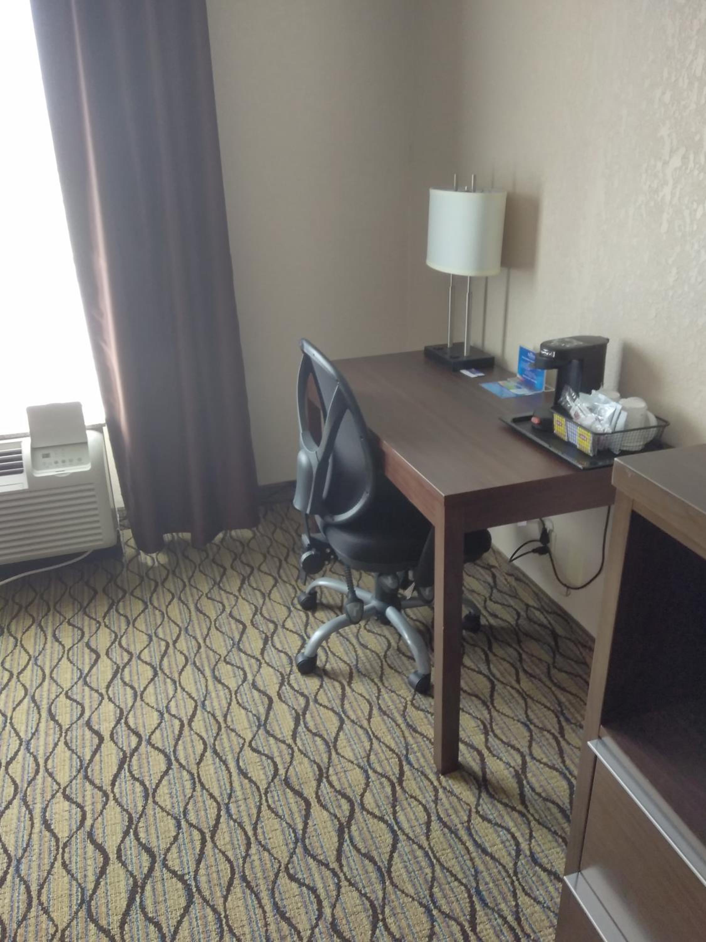 King Room - Non-Smoking - Photo 4