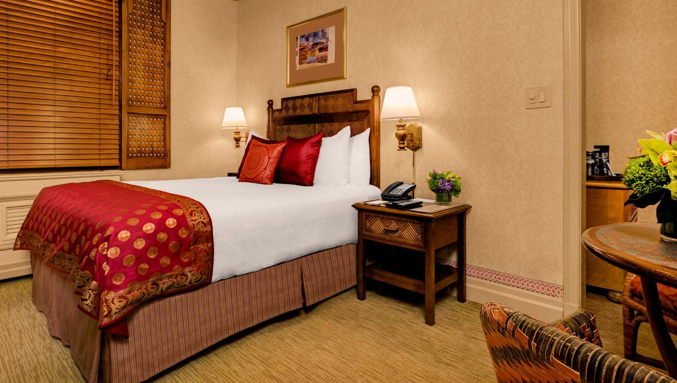 Petite Queen Room