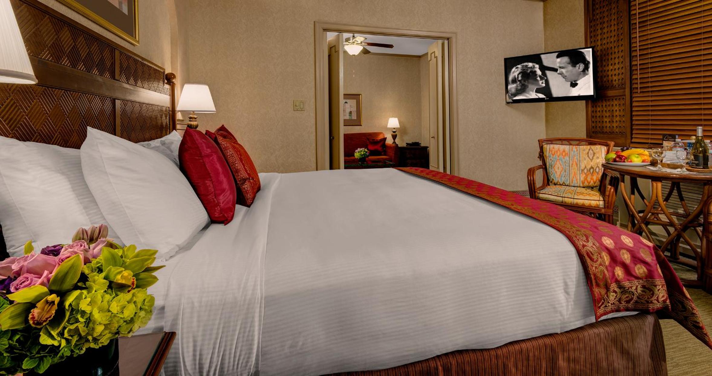Minisuite with One King Bed thumbnail 5