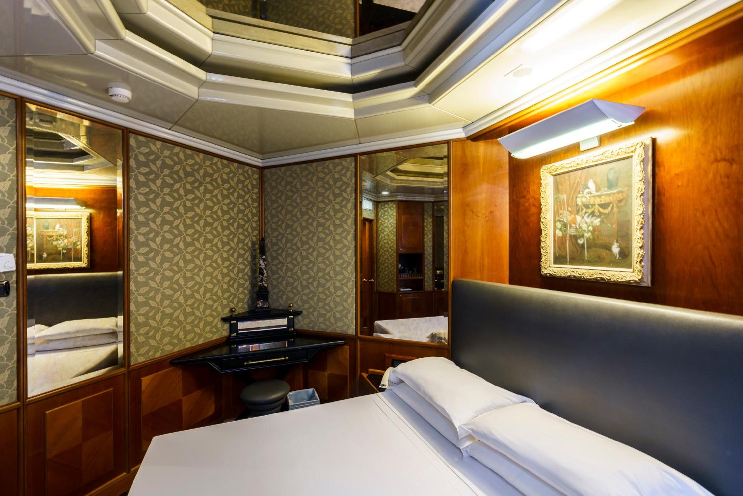 Double Room - Single Use thumbnail 5