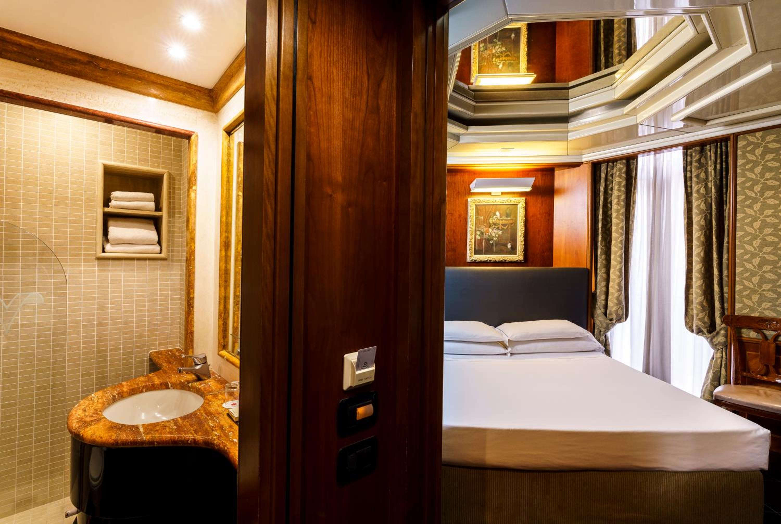 Double Room - Single Use thumbnail 6