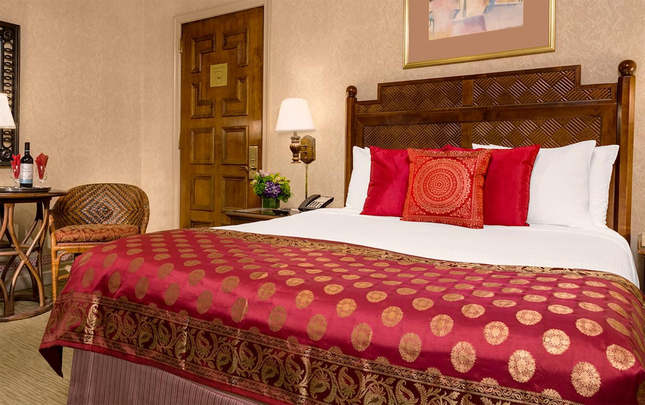 Deluxe Queen Room