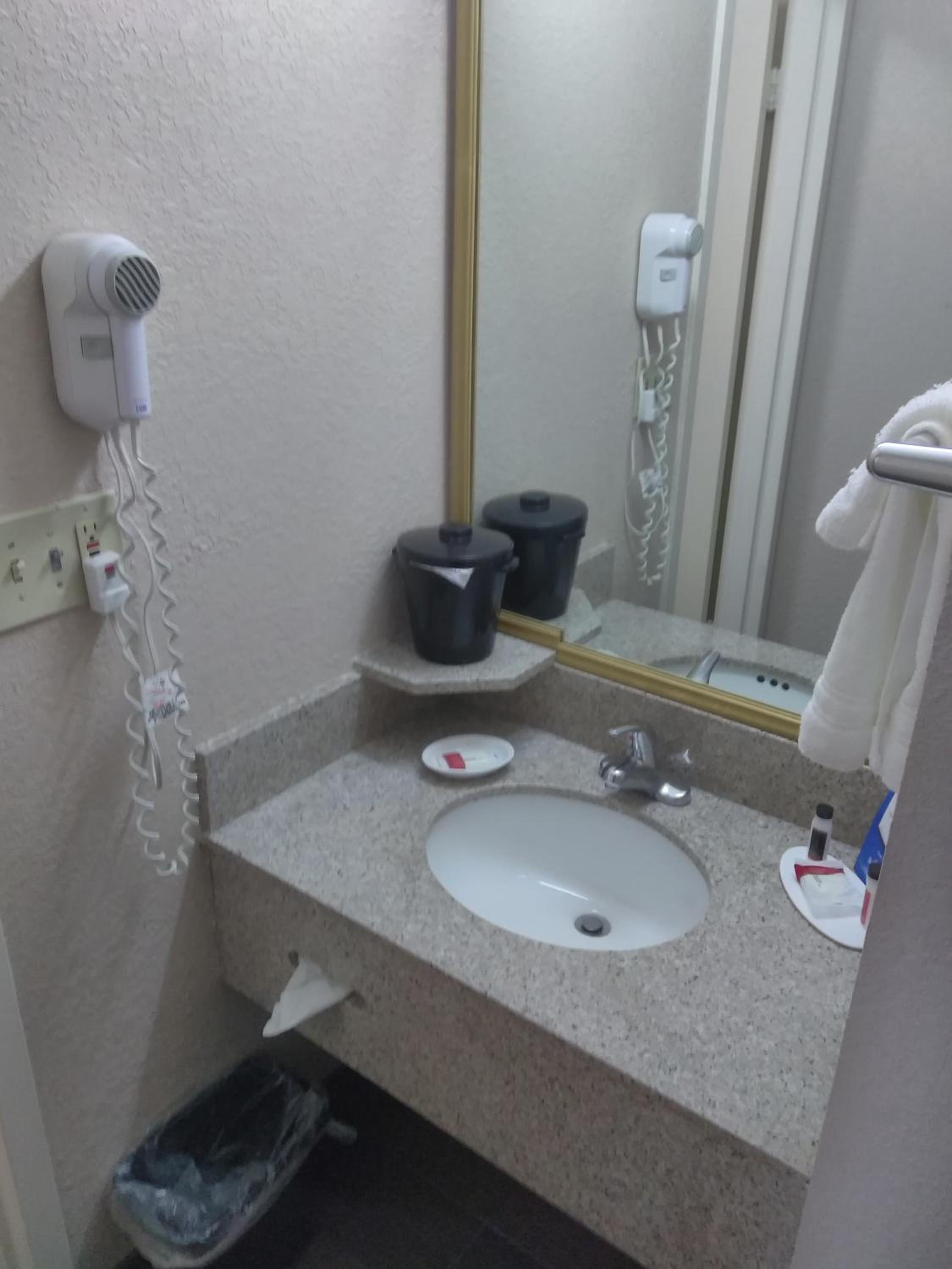 Double Room with Two Double Beds - Non-Smoking - Photo 4