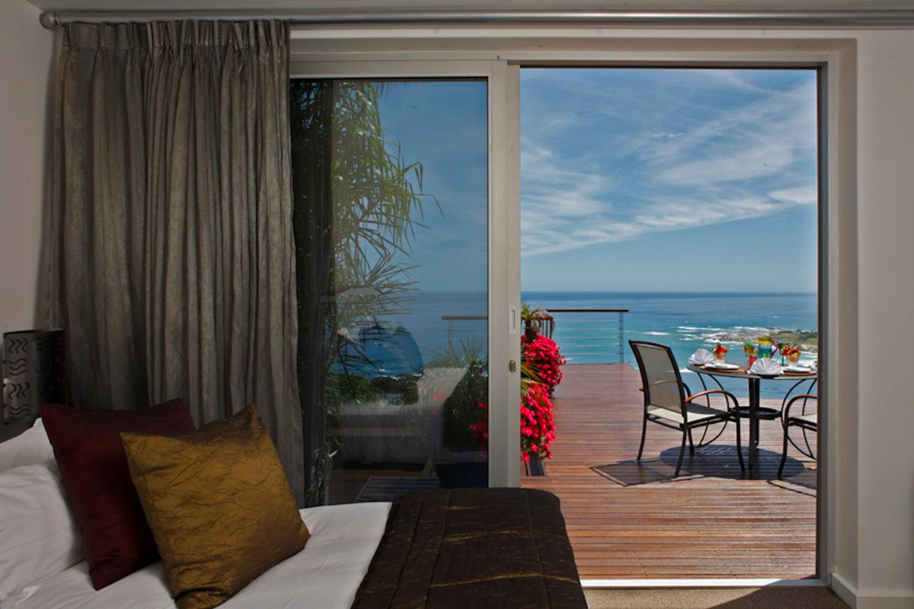 Deluxe Suite with Terrace and Sea View - Infinity Suite - Photo 4